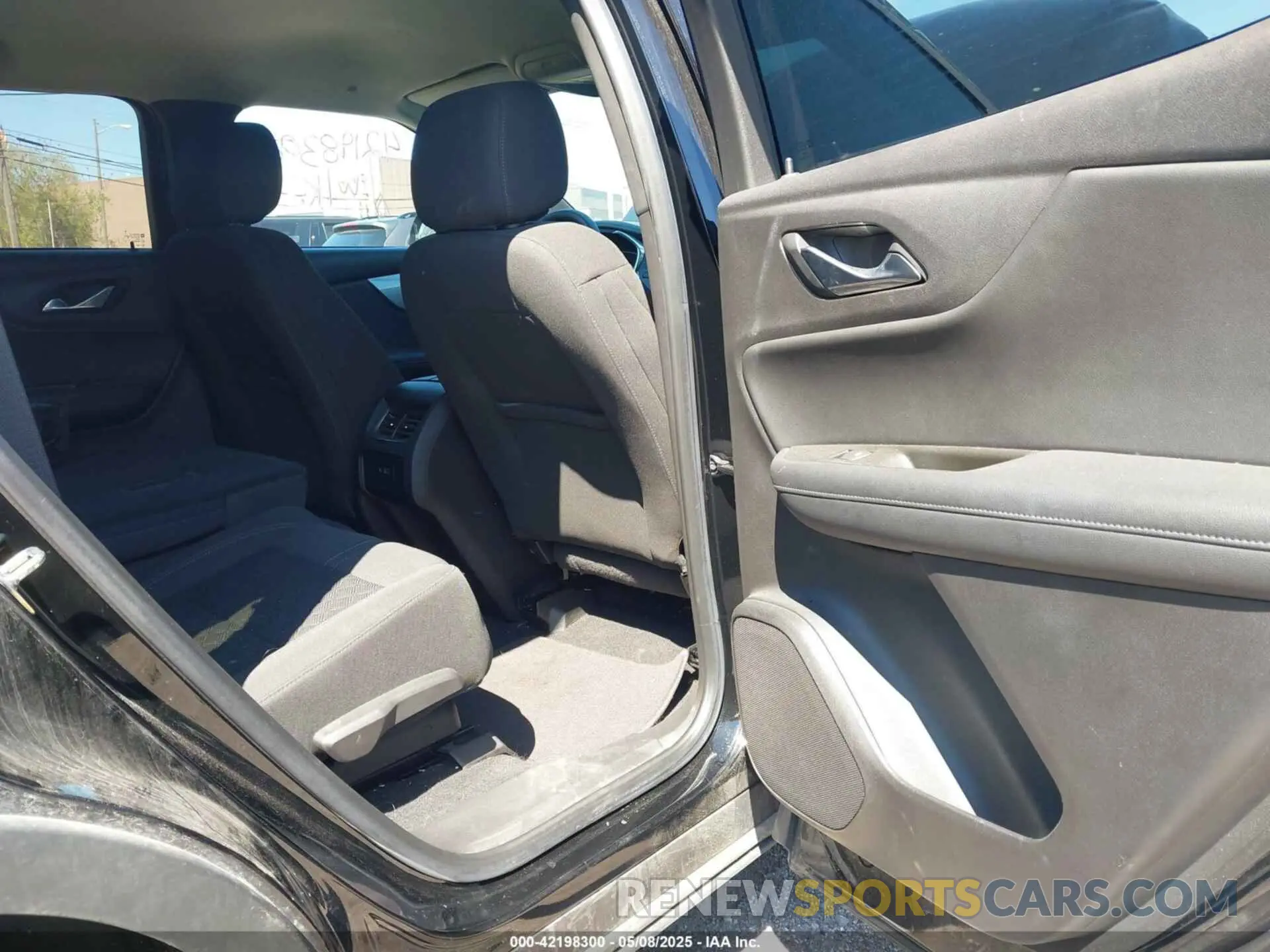 8 Photograph of a damaged car 3GNKBHRS8MS509815 CHEVROLET BLAZER 2021
