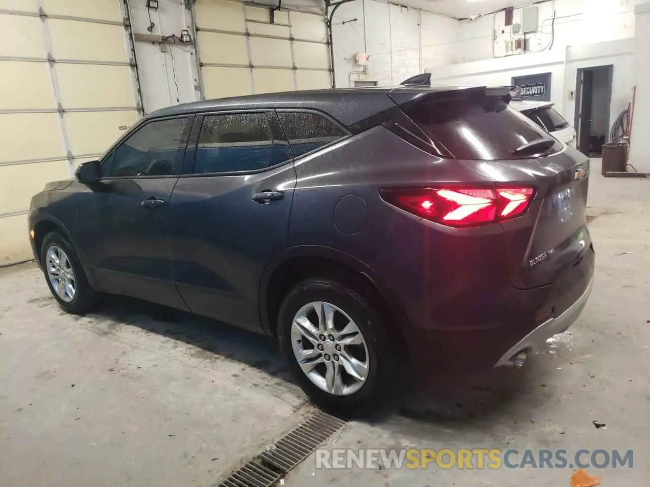 2 Photograph of a damaged car 3GNKBHRS8MS566418 CHEVROLET BLAZER 2021