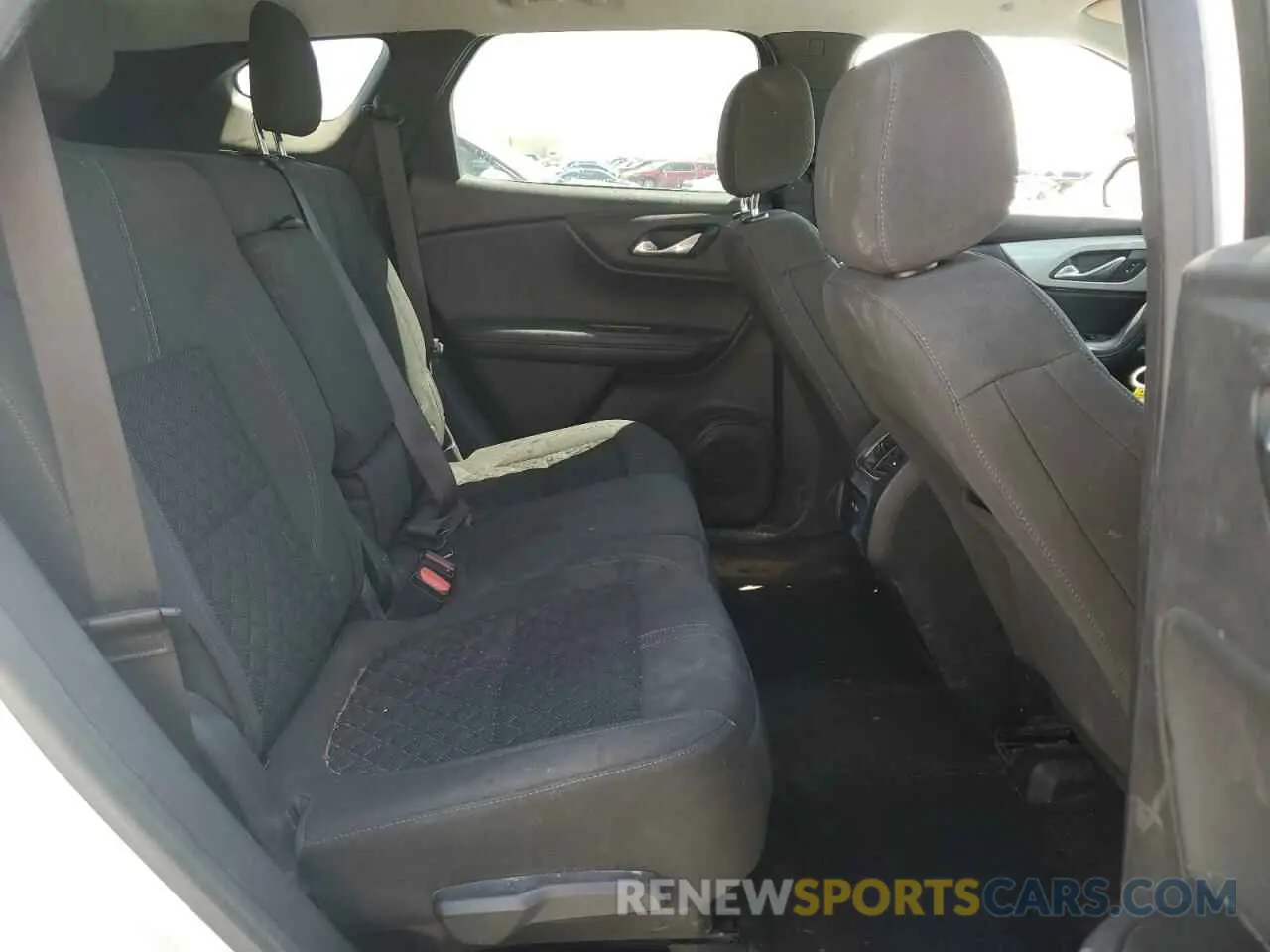 11 Photograph of a damaged car 3GNKBHRS9MS583454 CHEVROLET BLAZER 2021