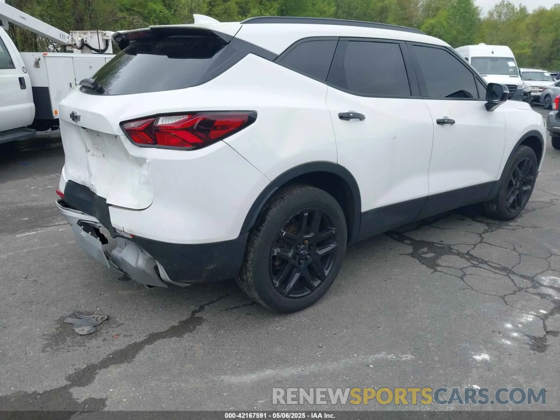 4 Photograph of a damaged car 3GNKBJRS1MS507041 CHEVROLET BLAZER 2021