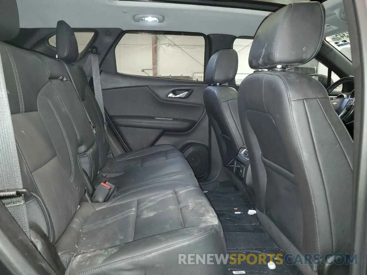 10 Photograph of a damaged car 3GNKBJRS4MS556749 CHEVROLET BLAZER 2021