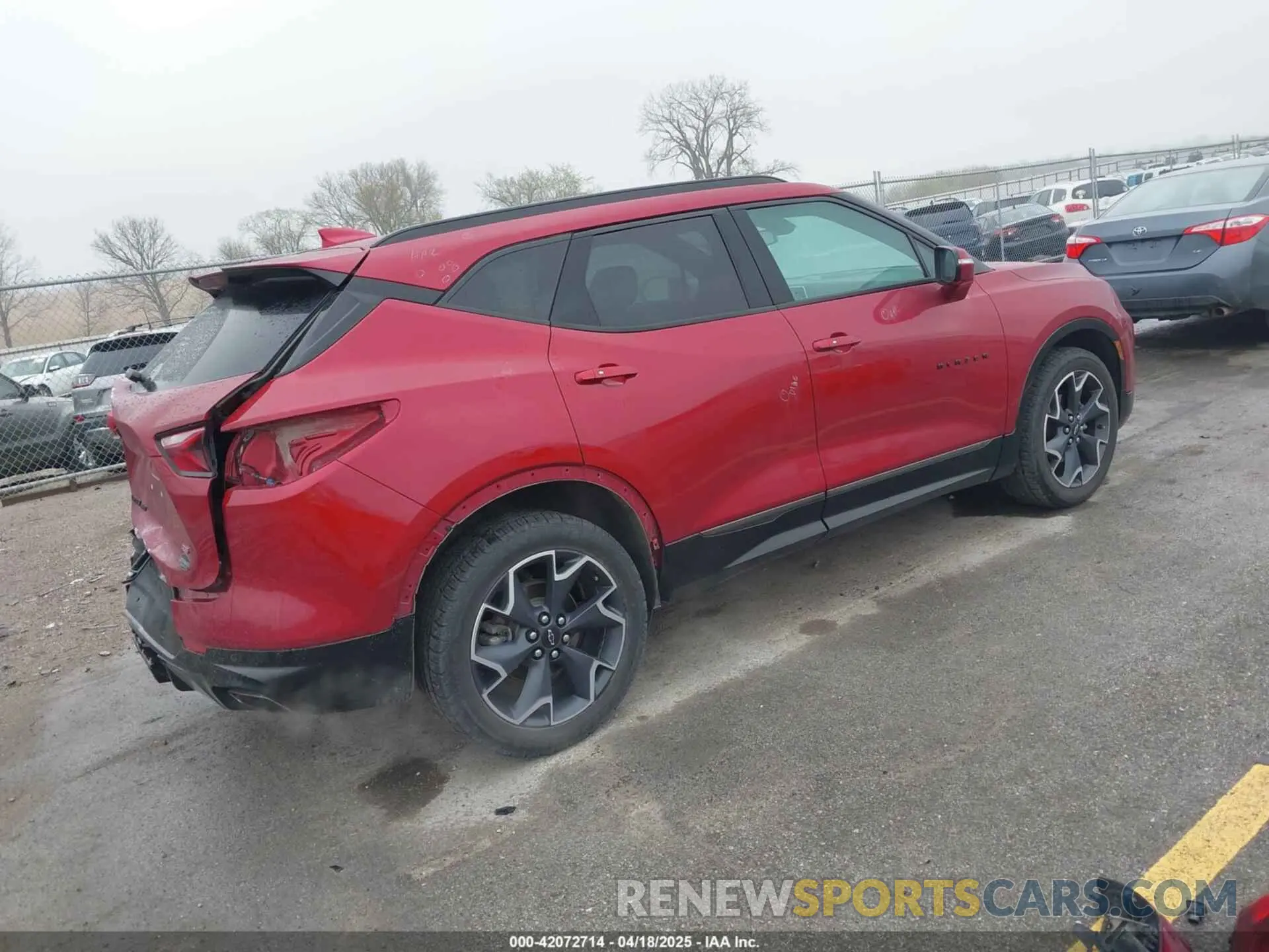 4 Photograph of a damaged car 3GNKBKRS1MS526890 CHEVROLET BLAZER 2021