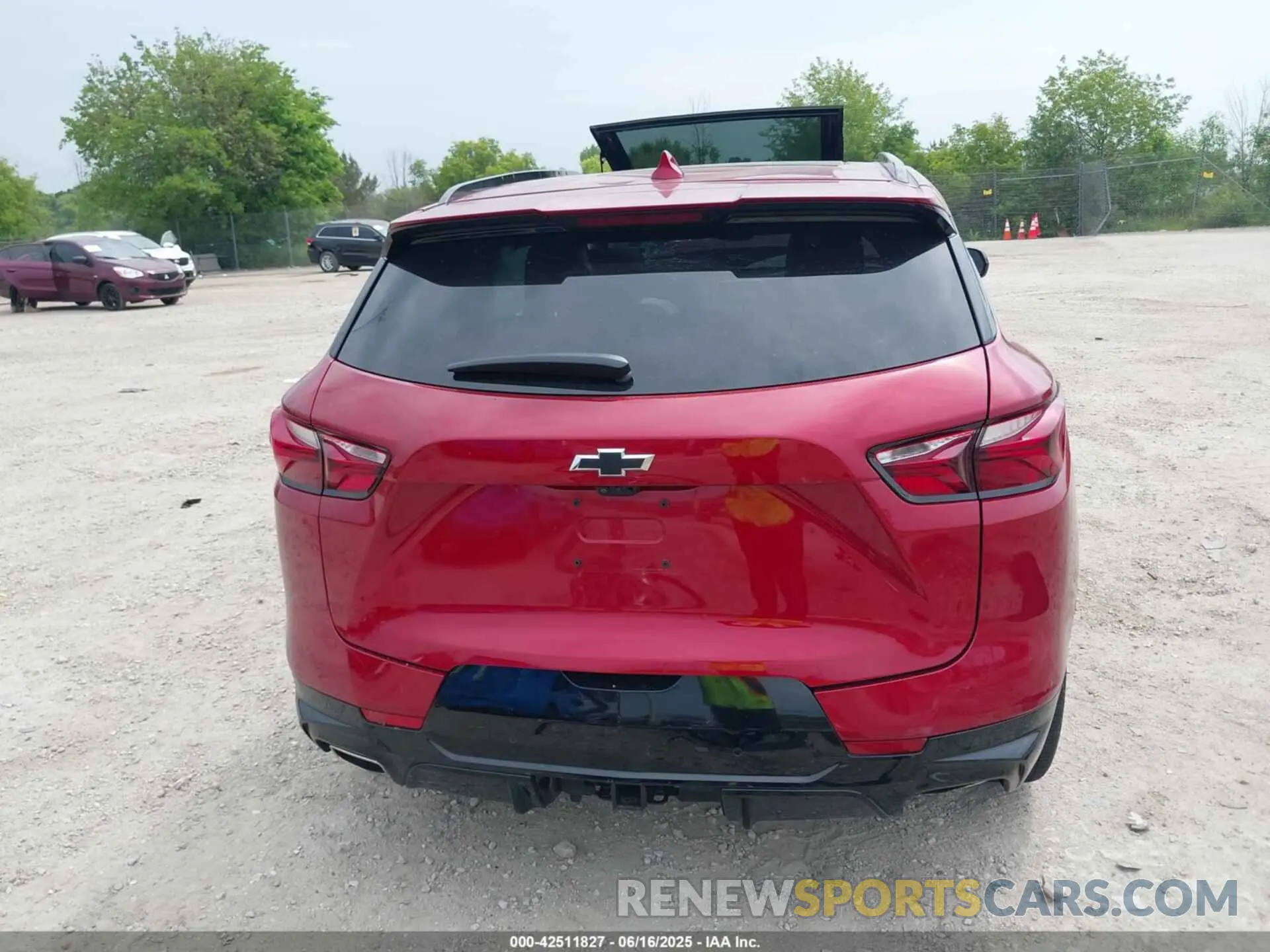 17 Photograph of a damaged car 3GNKBKRS4MS570818 CHEVROLET BLAZER 2021