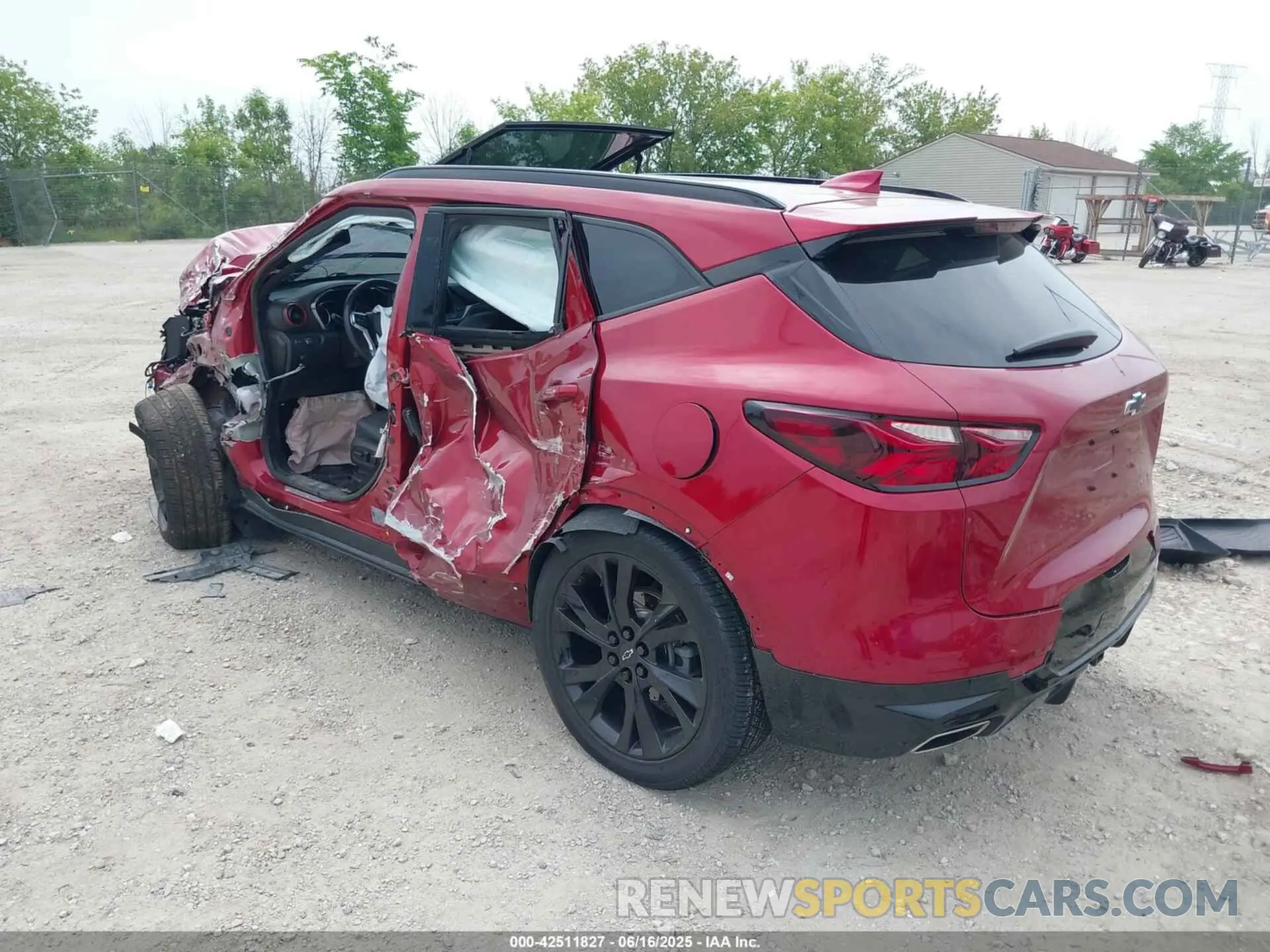 3 Photograph of a damaged car 3GNKBKRS4MS570818 CHEVROLET BLAZER 2021