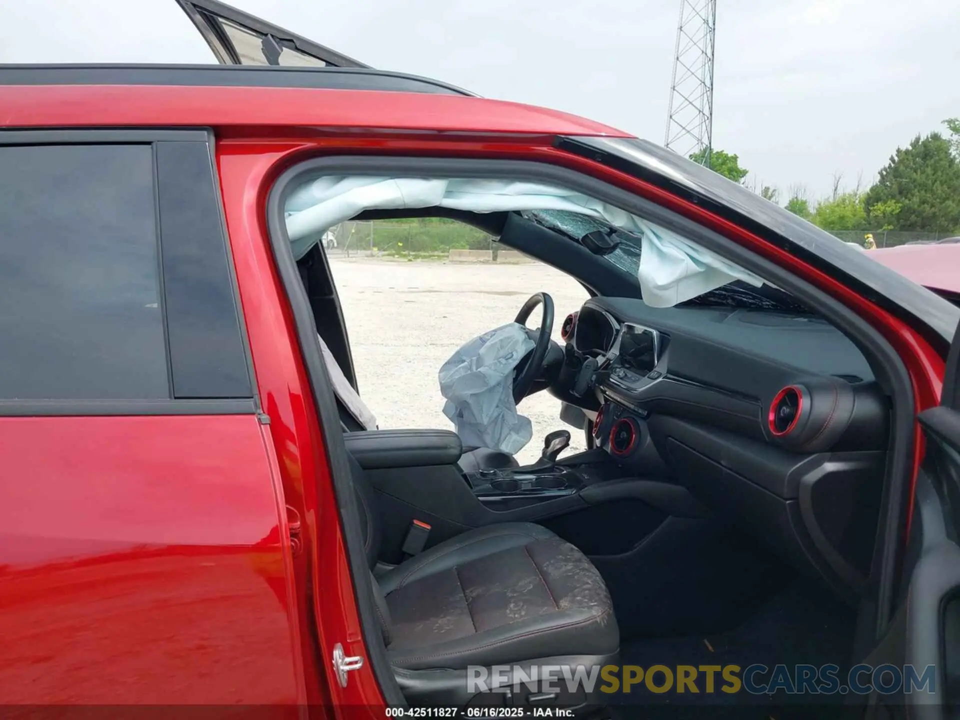 5 Photograph of a damaged car 3GNKBKRS4MS570818 CHEVROLET BLAZER 2021