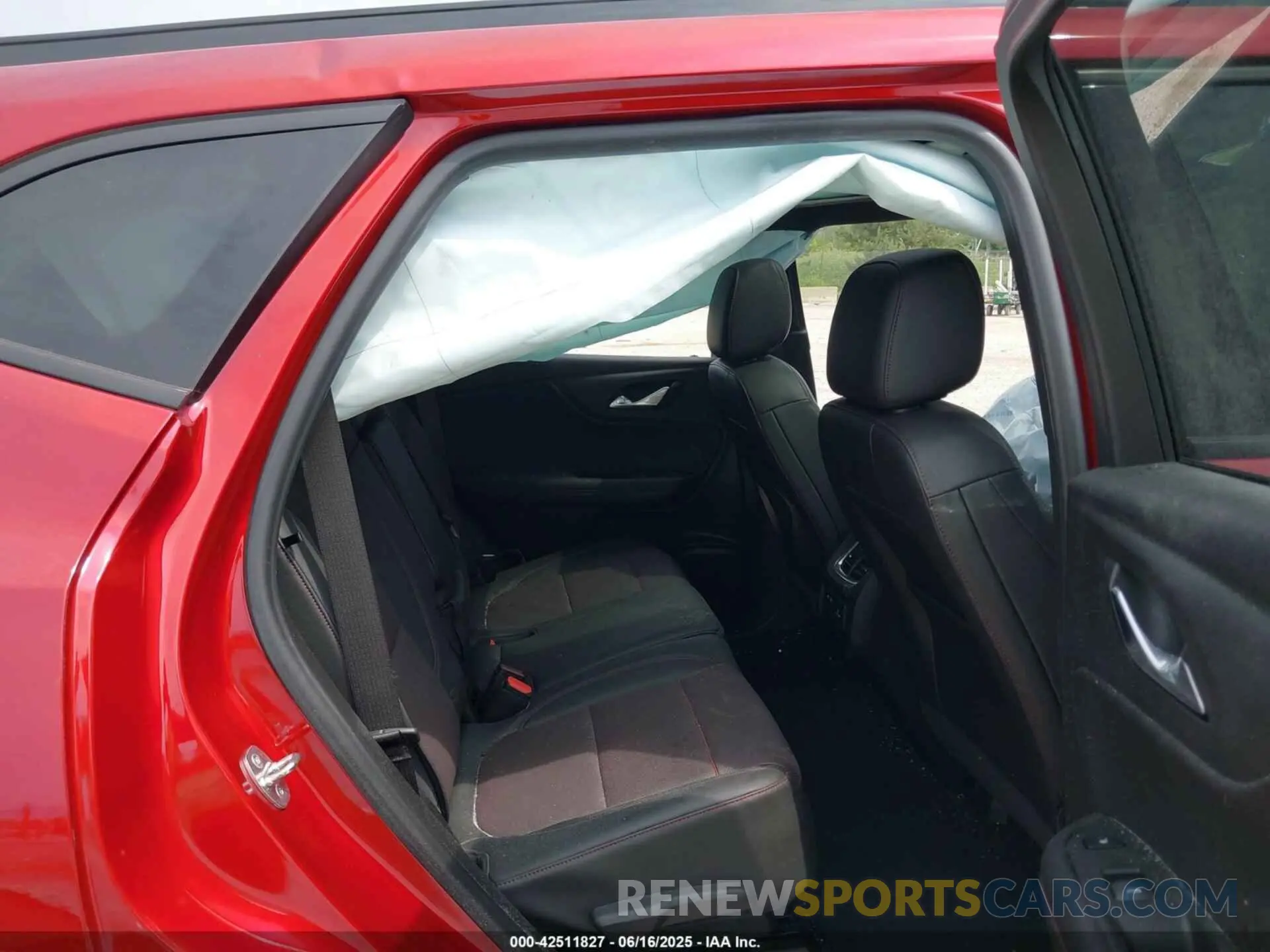 8 Photograph of a damaged car 3GNKBKRS4MS570818 CHEVROLET BLAZER 2021