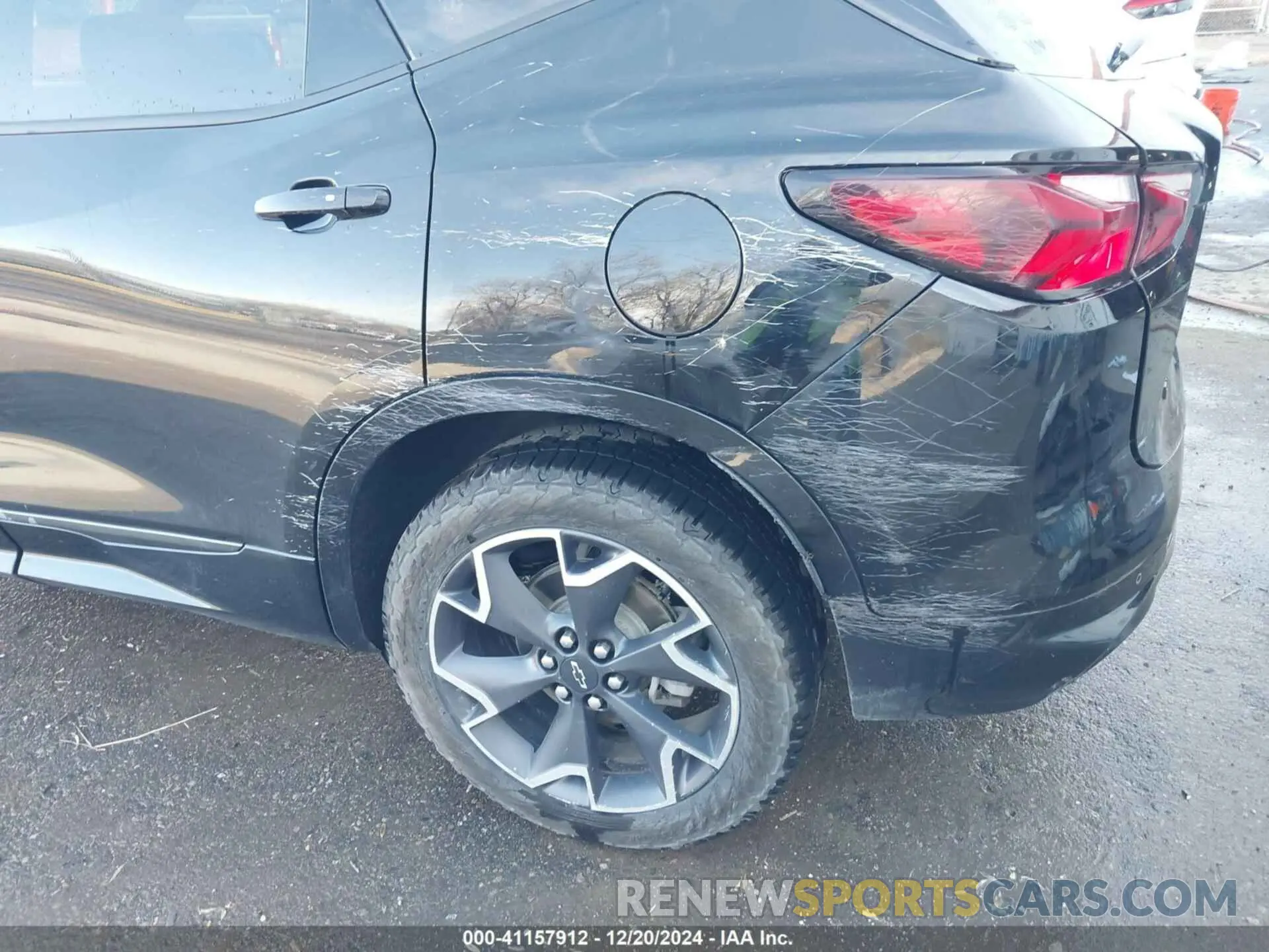 17 Photograph of a damaged car 3GNKBKRS7MS557772 CHEVROLET BLAZER 2021