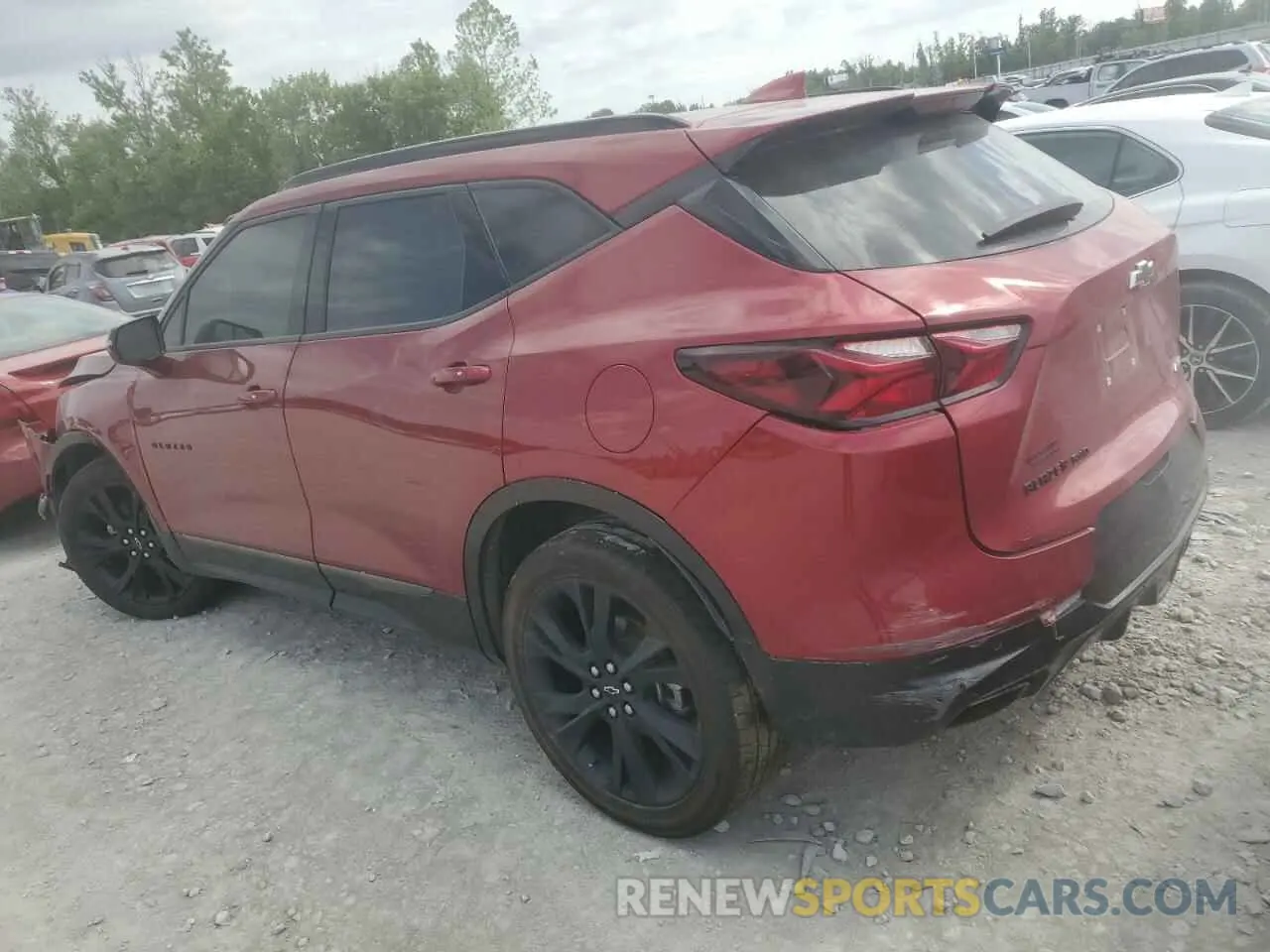 2 Photograph of a damaged car 3GNKBKRS8MS513361 CHEVROLET BLAZER 2021
