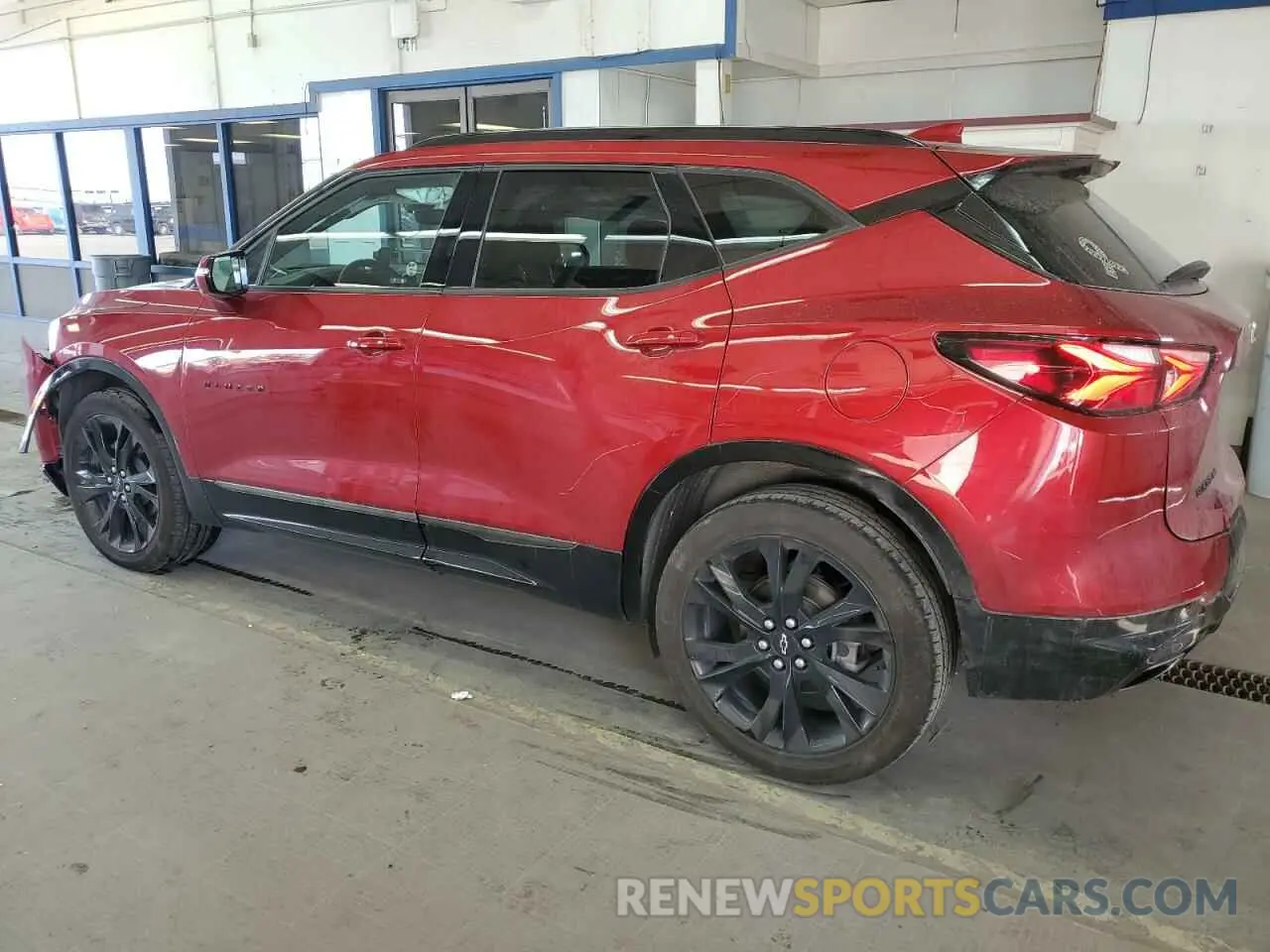 2 Photograph of a damaged car 3GNKBKRS8MS584866 CHEVROLET BLAZER 2021