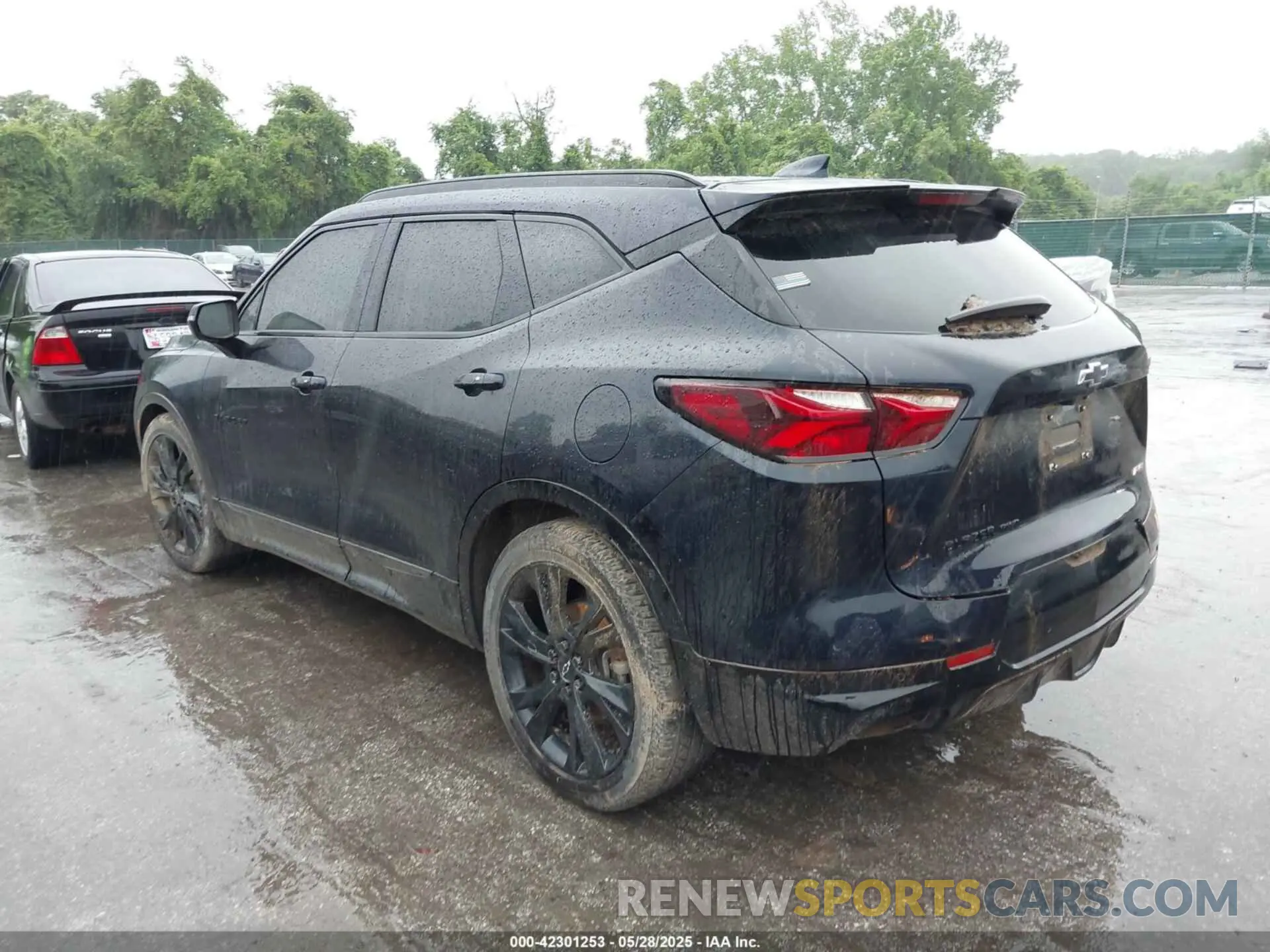 3 Photograph of a damaged car 3GNKBKRS9MS528161 CHEVROLET BLAZER 2021