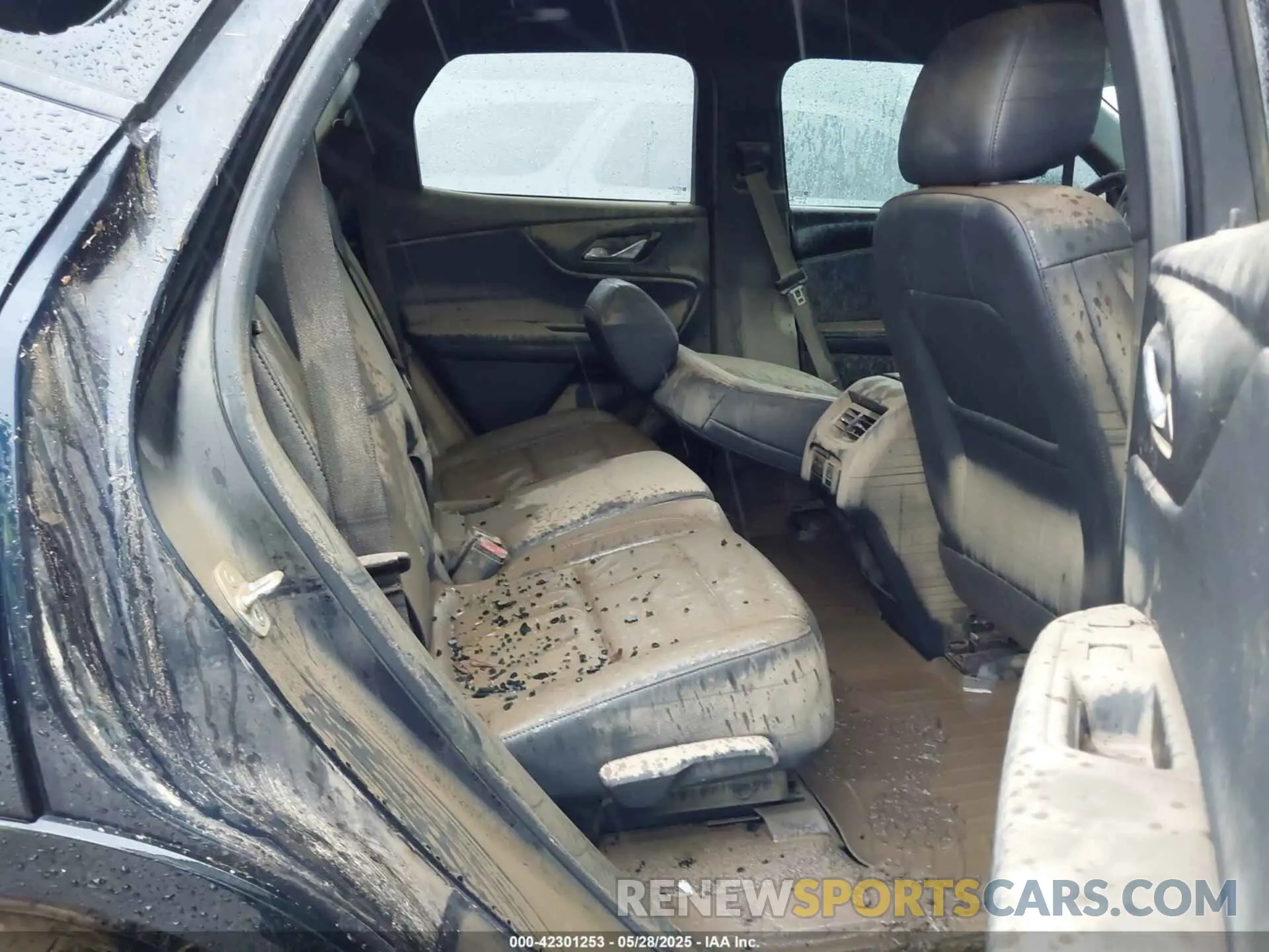 8 Photograph of a damaged car 3GNKBKRS9MS528161 CHEVROLET BLAZER 2021