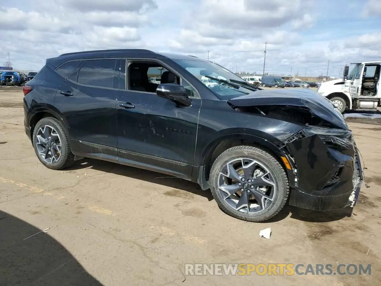4 Photograph of a damaged car 3GNKBKRS9MS528936 CHEVROLET BLAZER 2021