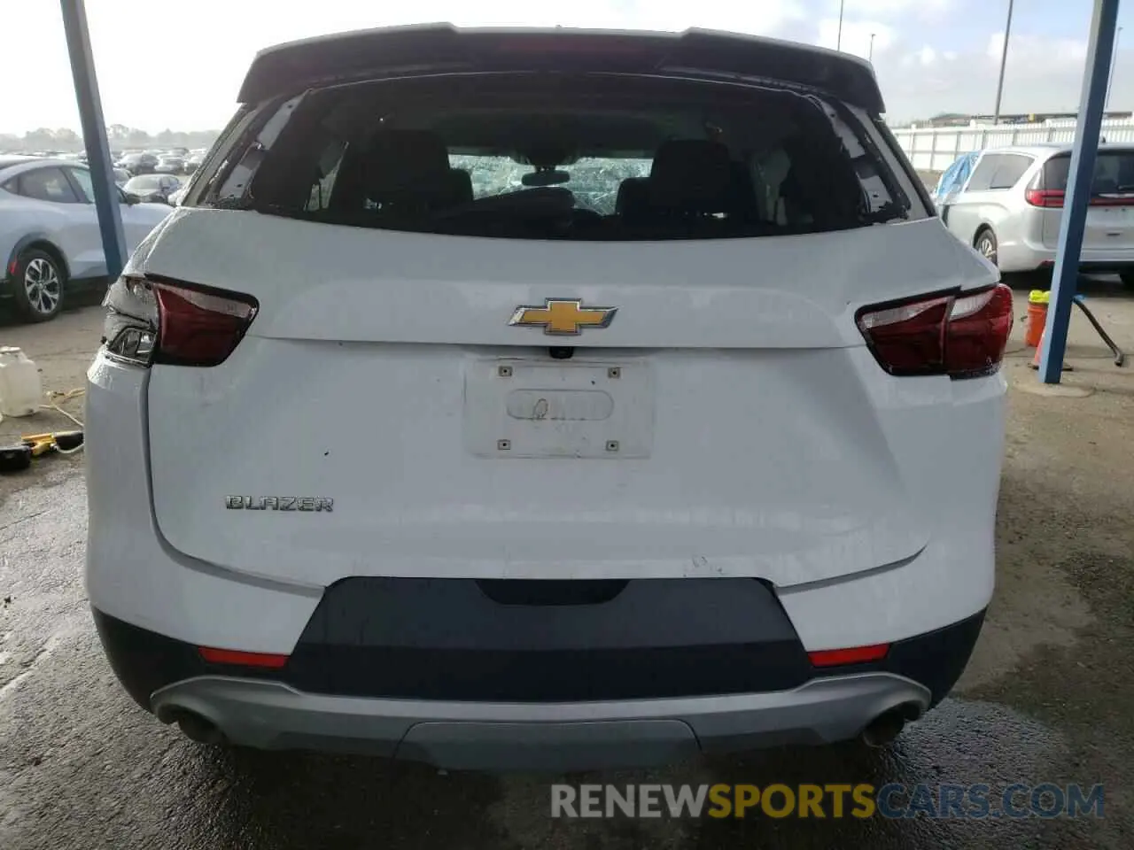 6 Photograph of a damaged car 3GNKBCR40NS134296 CHEVROLET BLAZER 2022