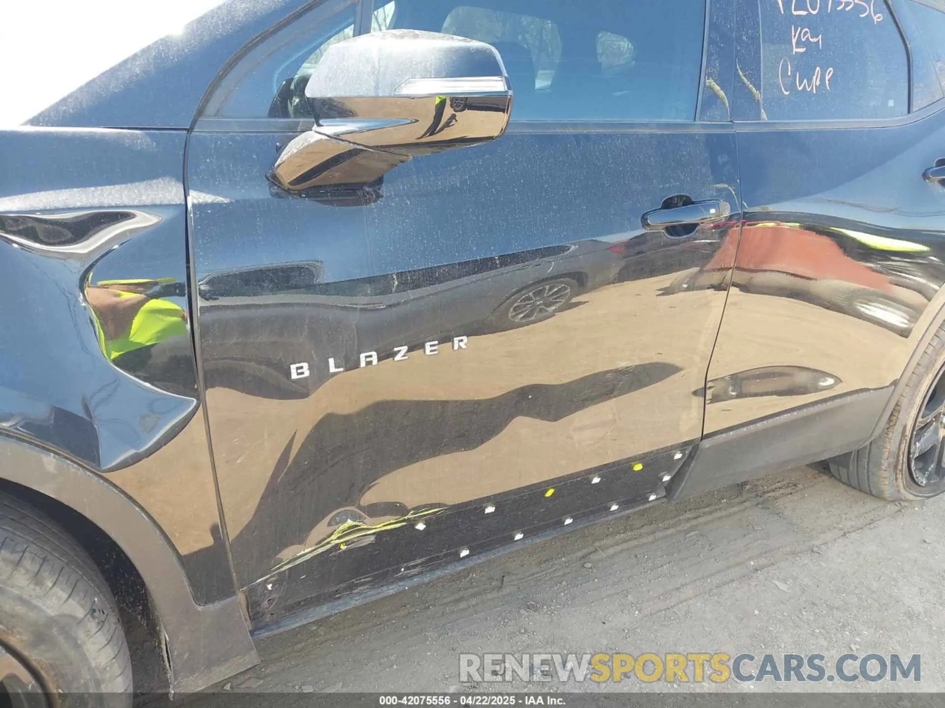 17 Photograph of a damaged car 3GNKBCR40NS149123 CHEVROLET BLAZER 2022