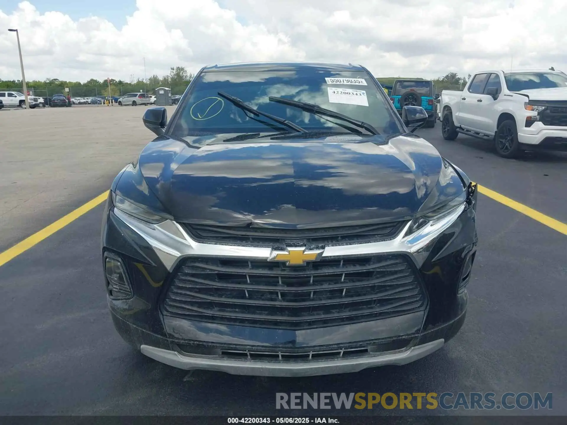 12 Photograph of a damaged car 3GNKBCR40NS194997 CHEVROLET BLAZER 2022