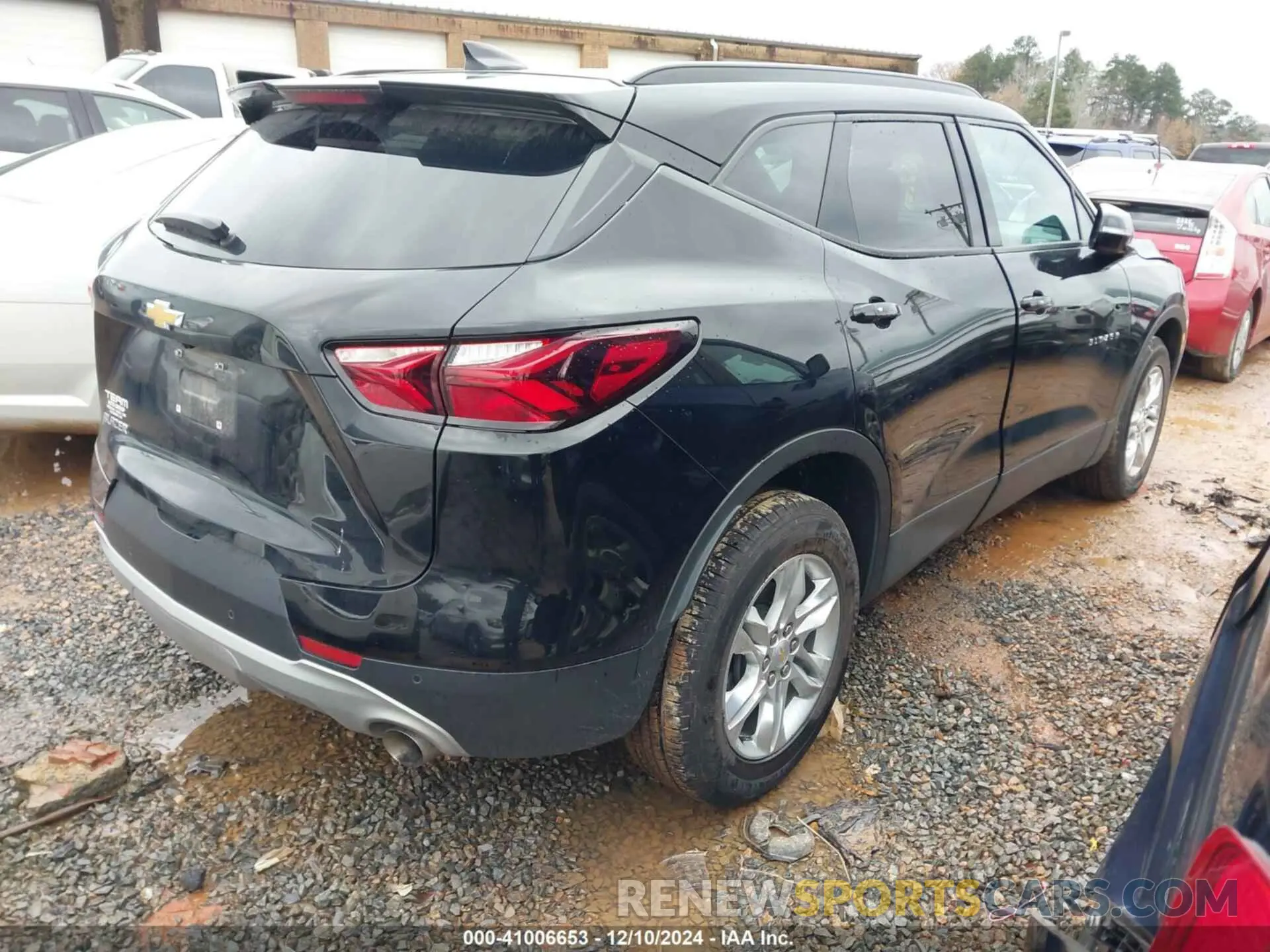4 Photograph of a damaged car 3GNKBCR40NS209885 CHEVROLET BLAZER 2022