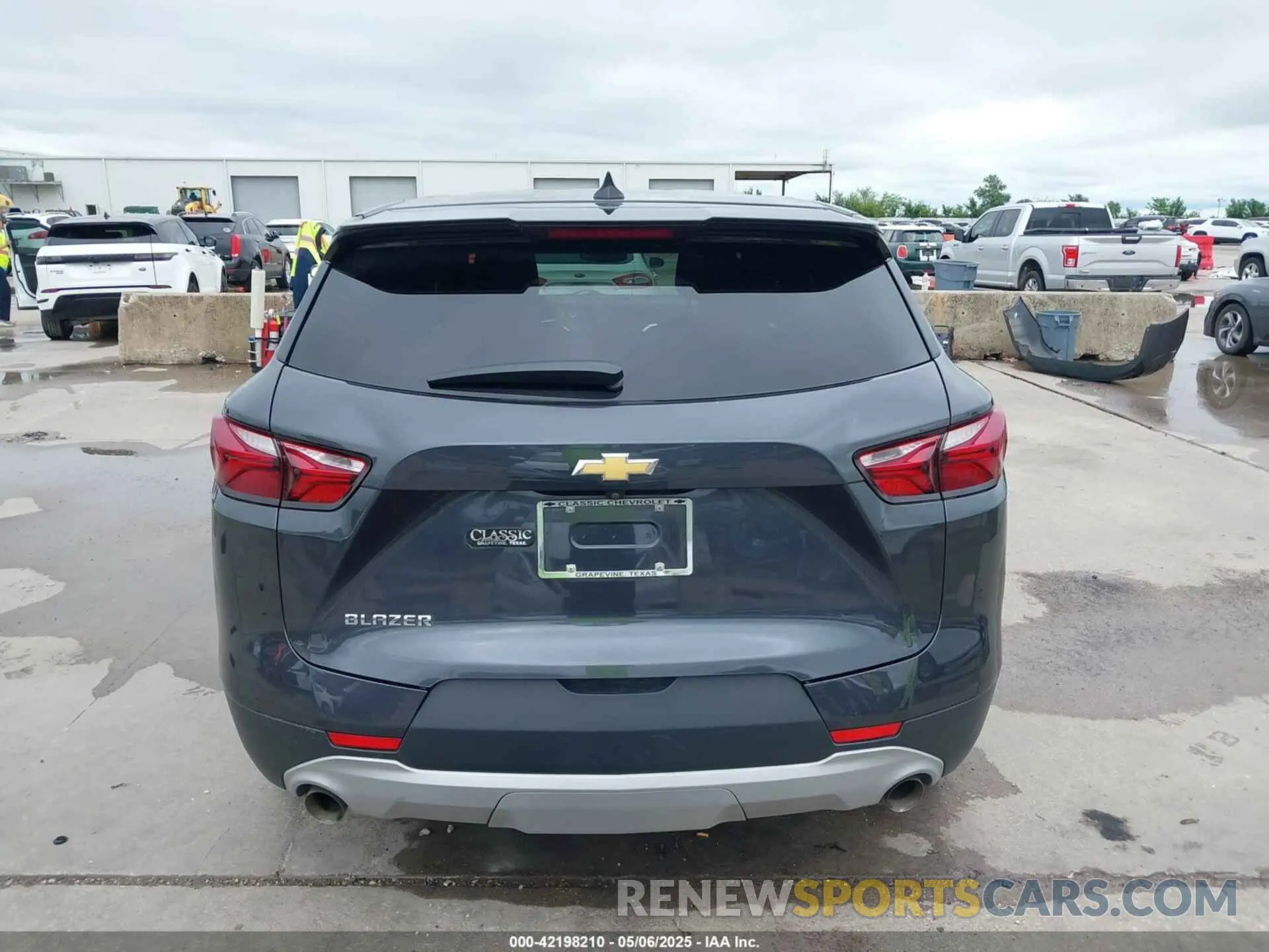 16 Photograph of a damaged car 3GNKBCR40NS212396 CHEVROLET BLAZER 2022