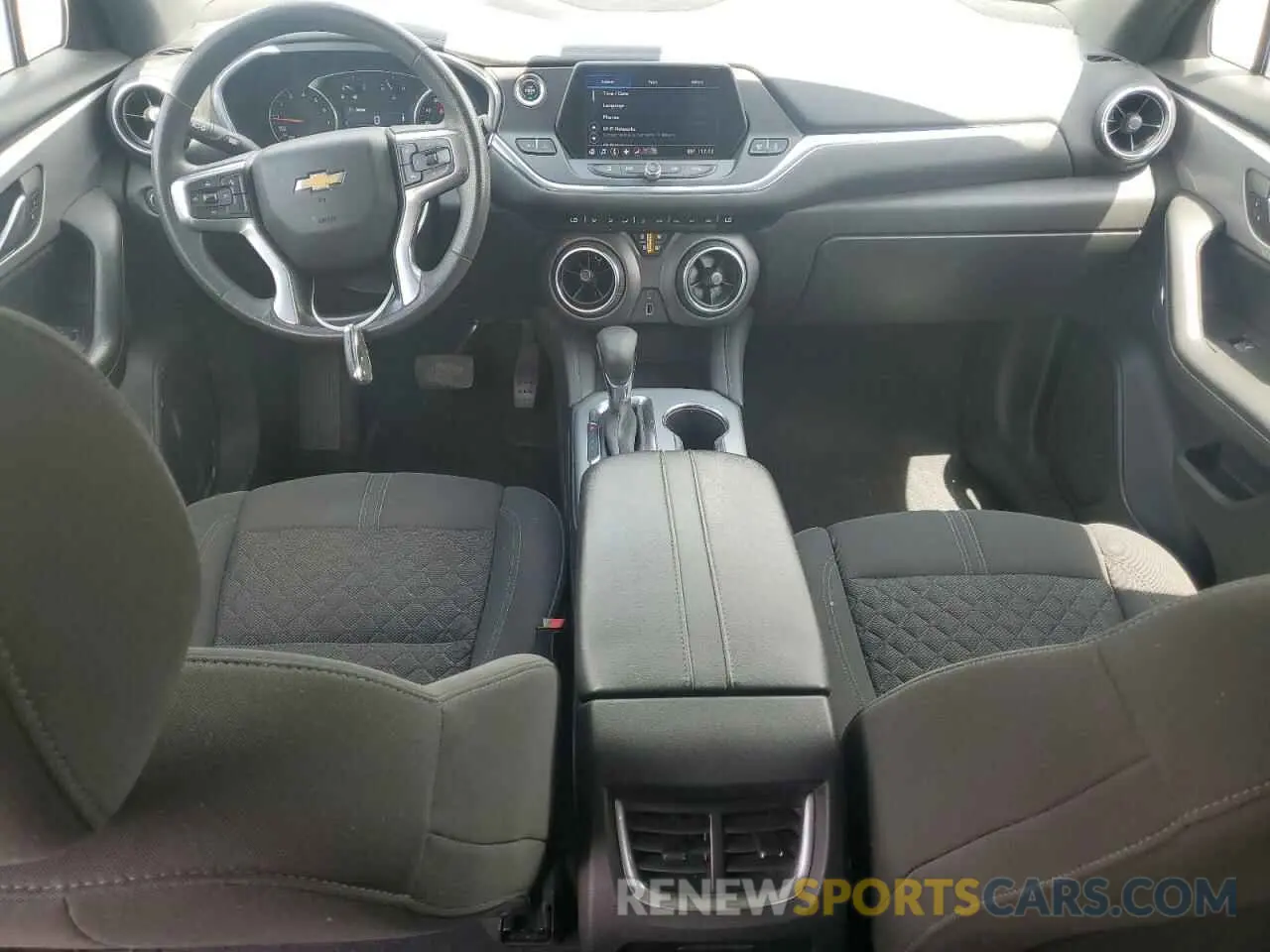 8 Photograph of a damaged car 3GNKBCR42NS117029 CHEVROLET BLAZER 2022