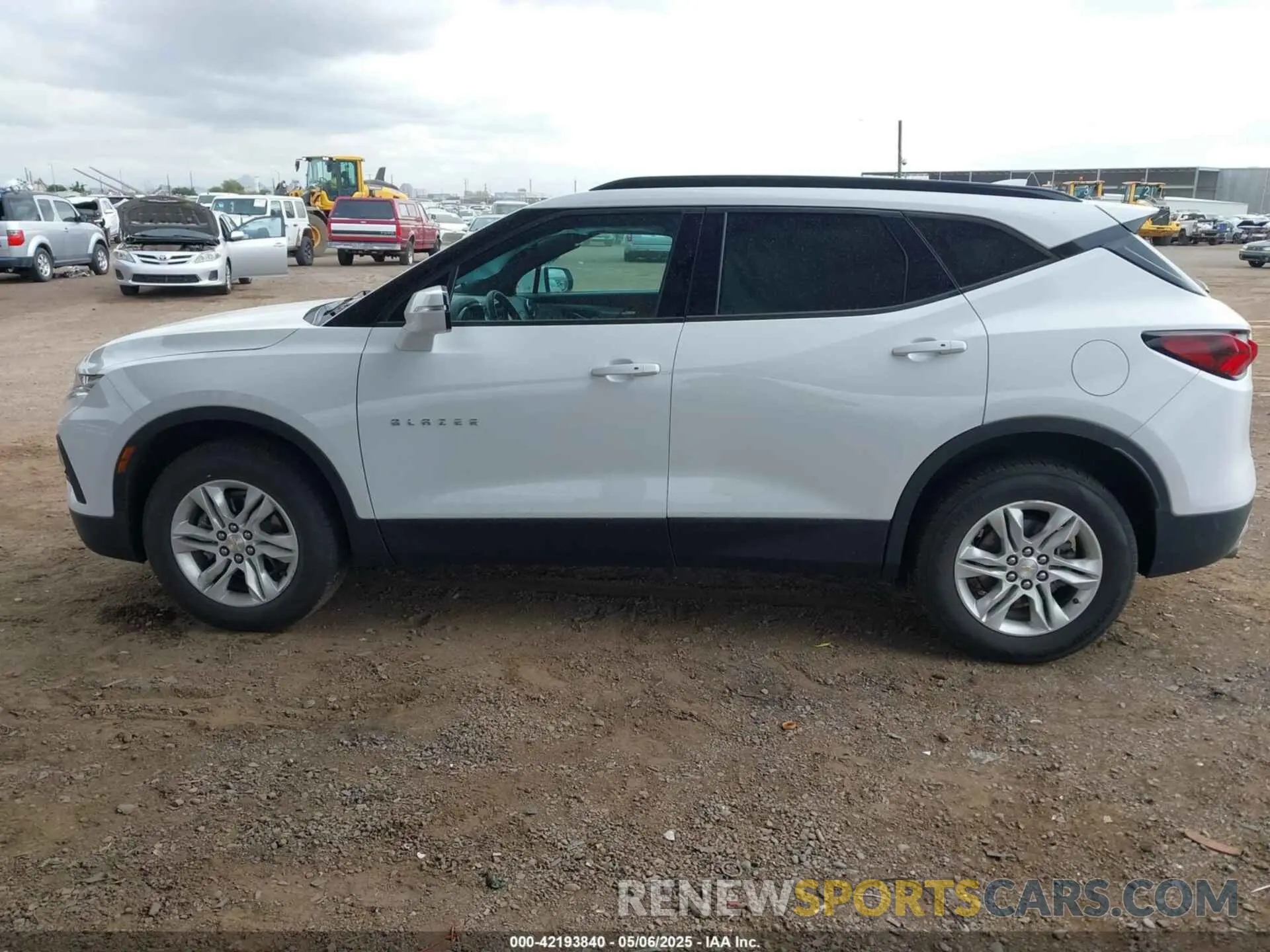 14 Photograph of a damaged car 3GNKBCR43NS115080 CHEVROLET BLAZER 2022