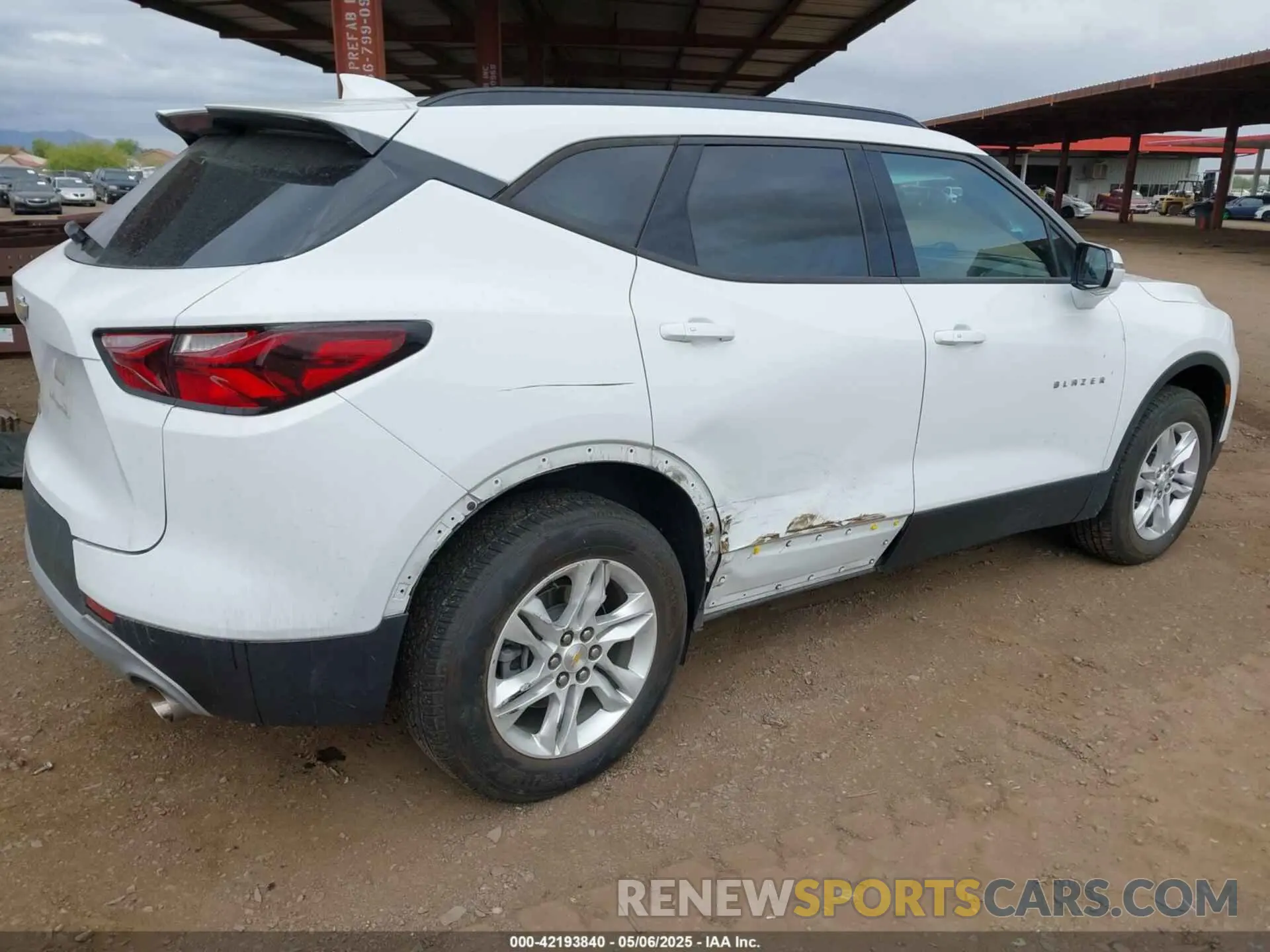 6 Photograph of a damaged car 3GNKBCR43NS115080 CHEVROLET BLAZER 2022