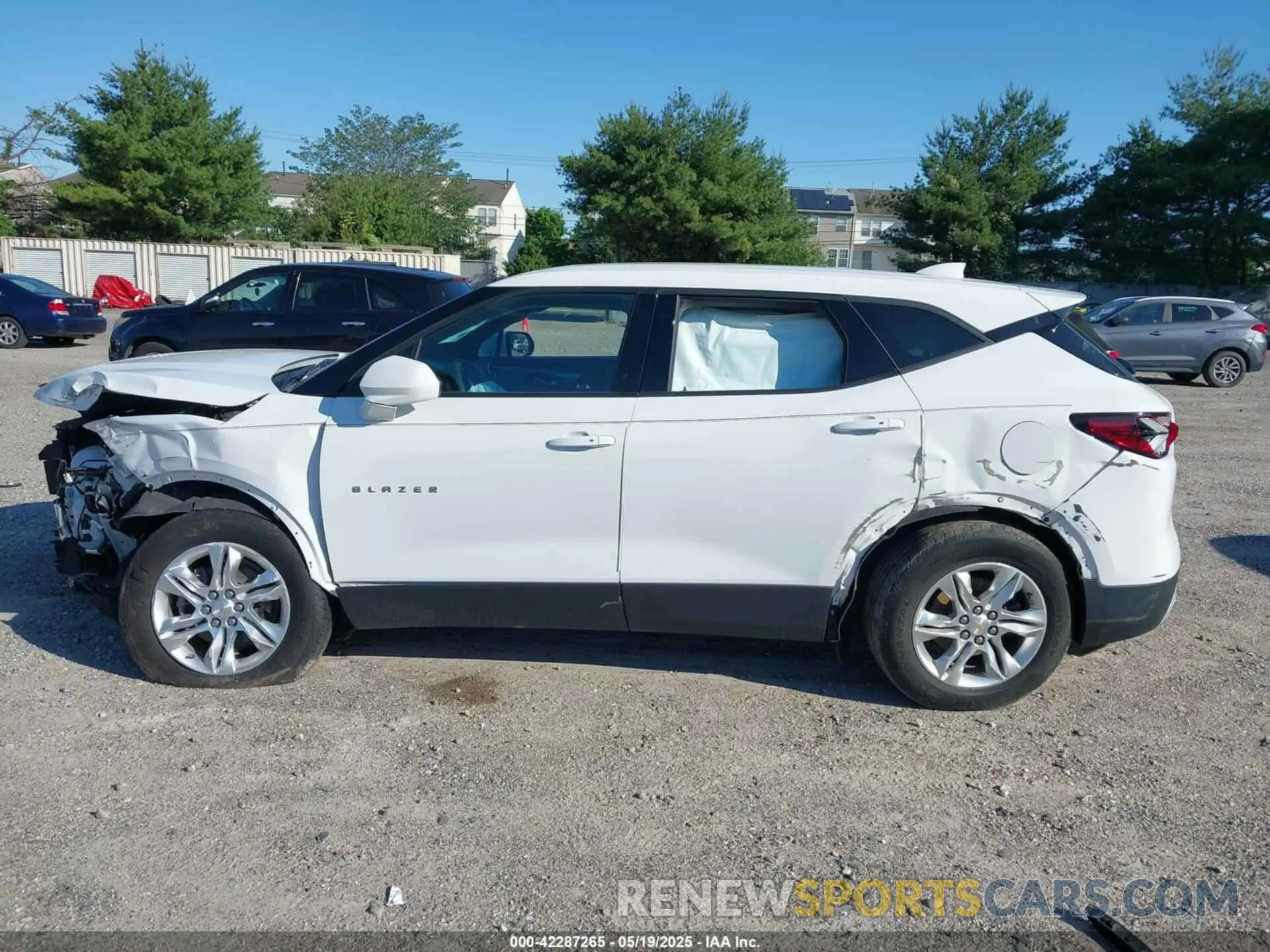 14 Photograph of a damaged car 3GNKBCR44NS126346 CHEVROLET BLAZER 2022