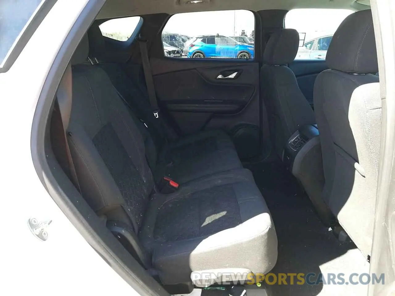 11 Photograph of a damaged car 3GNKBCR47NS130360 CHEVROLET BLAZER 2022