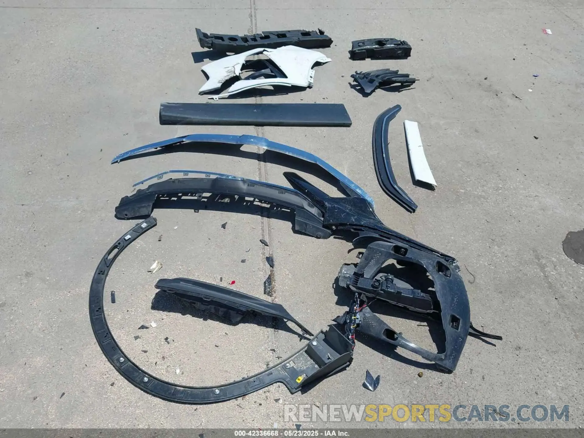 12 Photograph of a damaged car 3GNKBCR4XNS169556 CHEVROLET BLAZER 2022