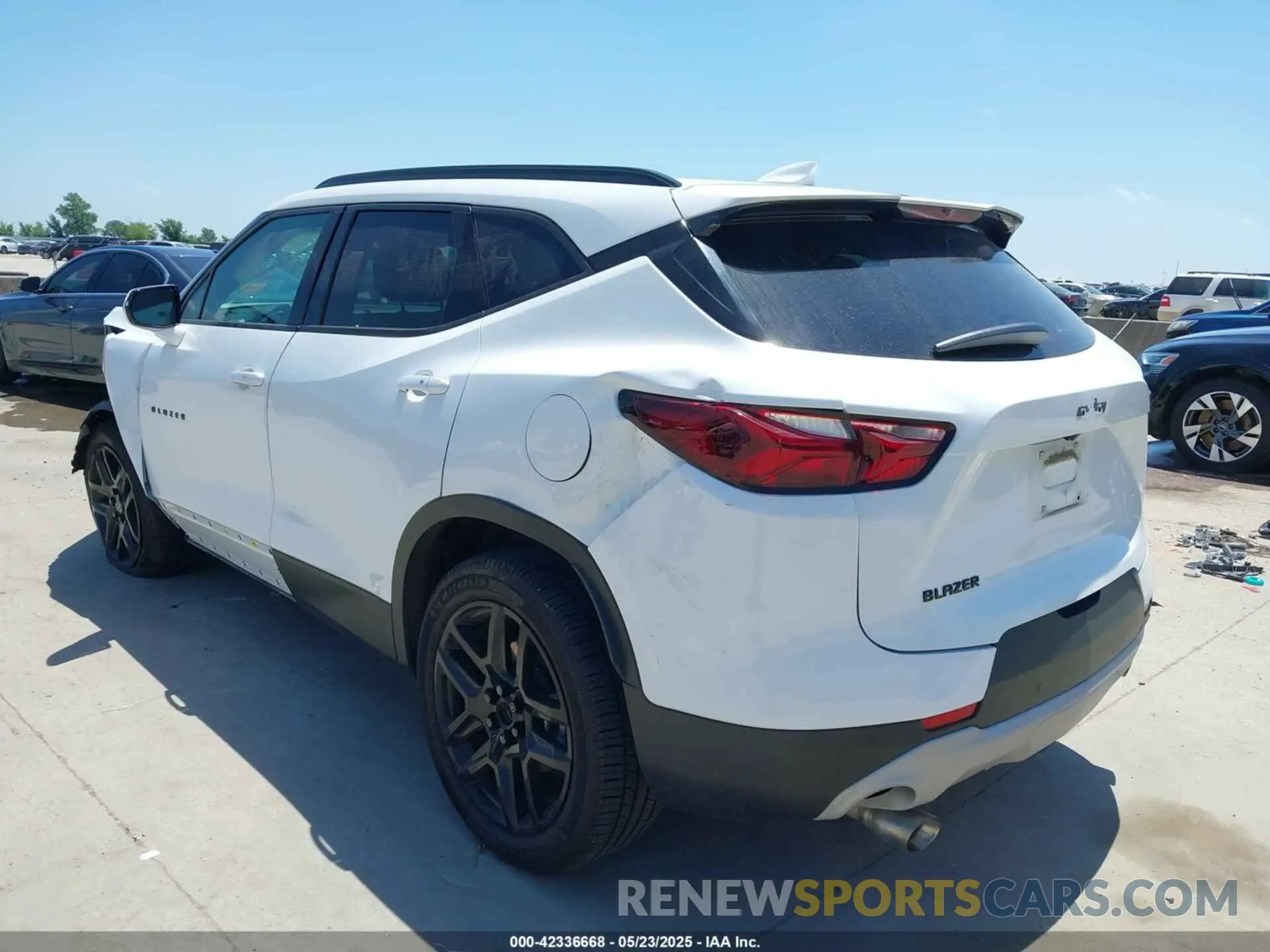 3 Photograph of a damaged car 3GNKBCR4XNS169556 CHEVROLET BLAZER 2022