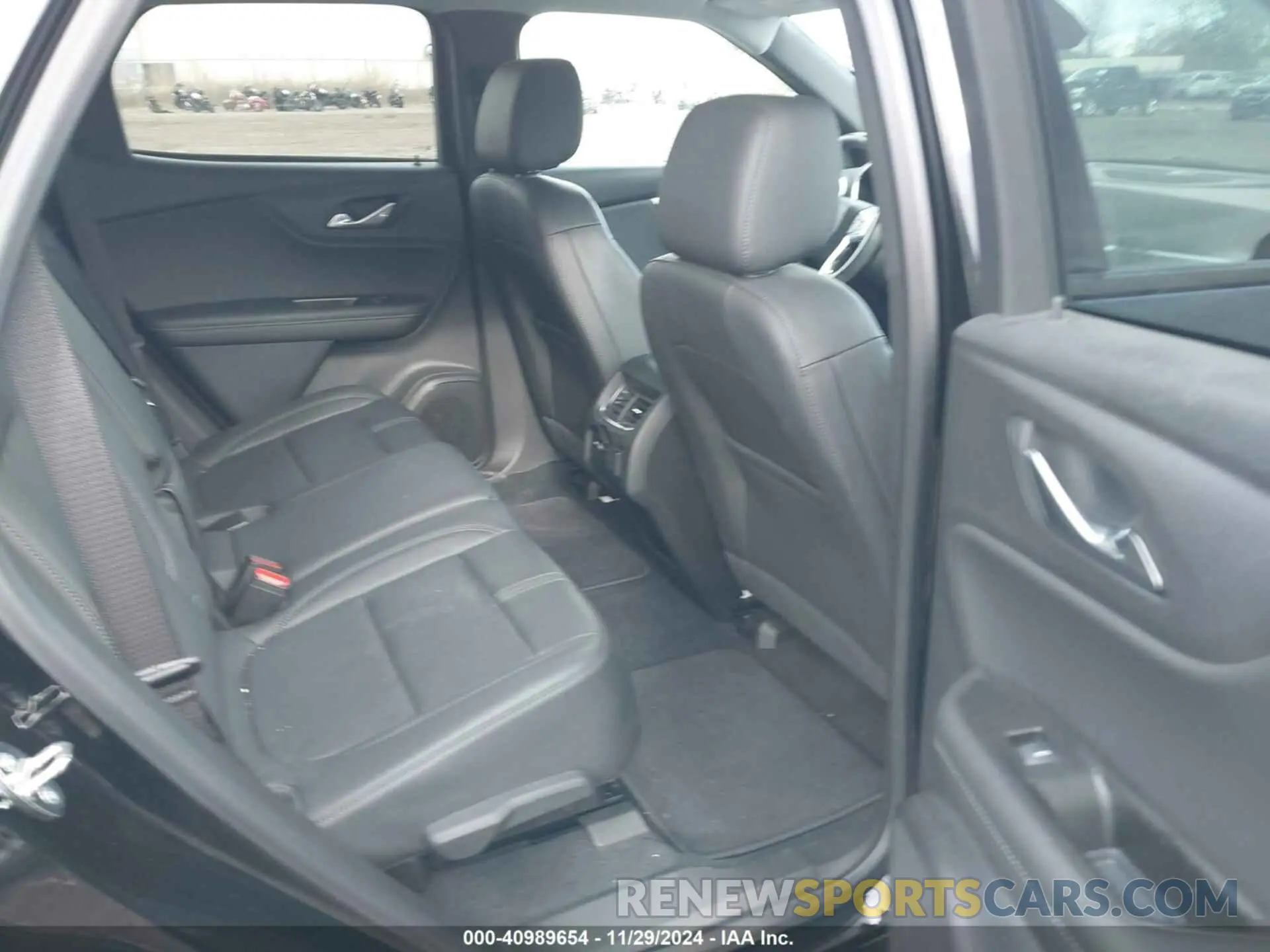 8 Photograph of a damaged car 3GNKBDRS3NS217452 CHEVROLET BLAZER 2022