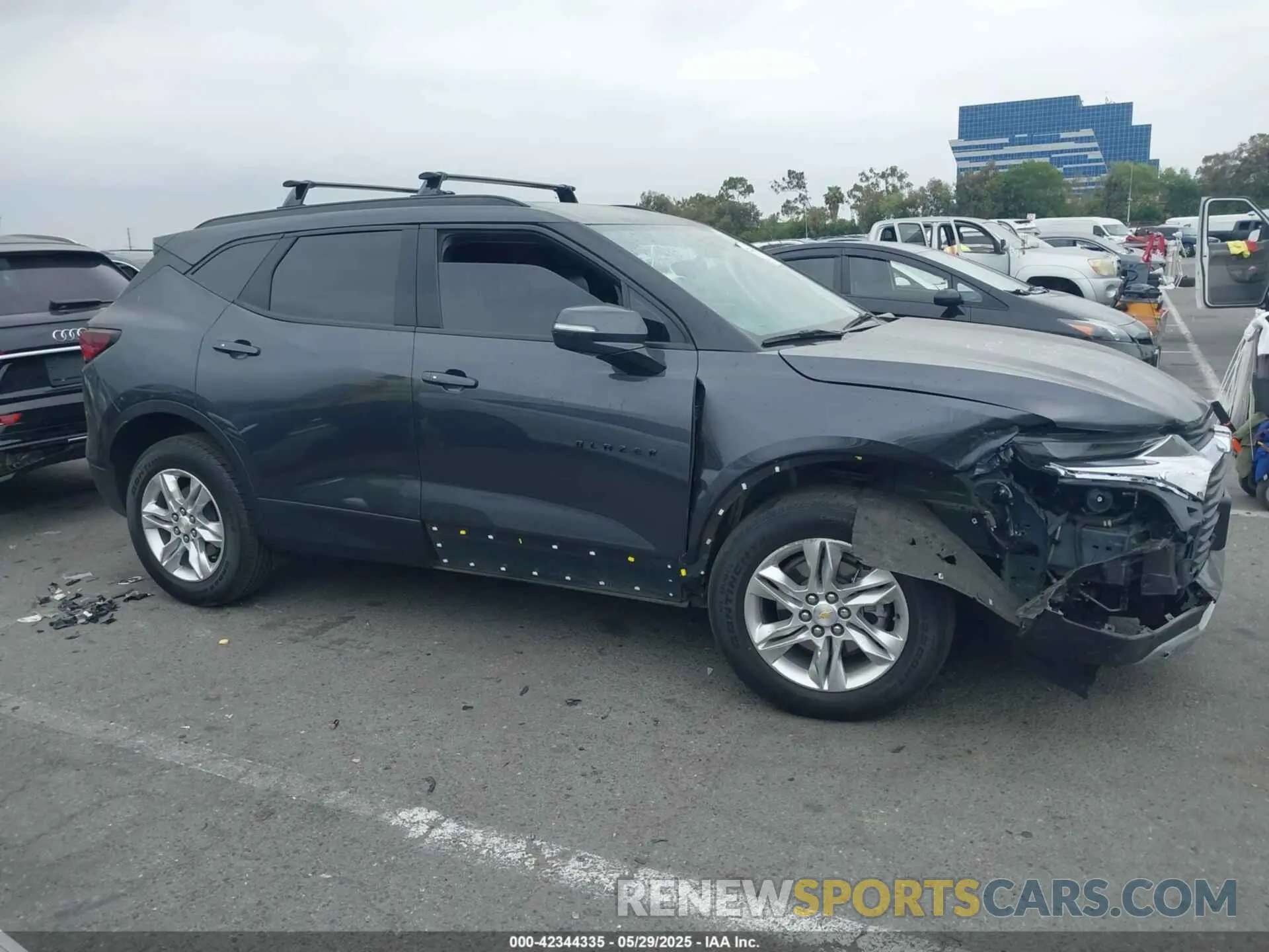 13 Photograph of a damaged car 3GNKBDRS6NS196905 CHEVROLET BLAZER 2022
