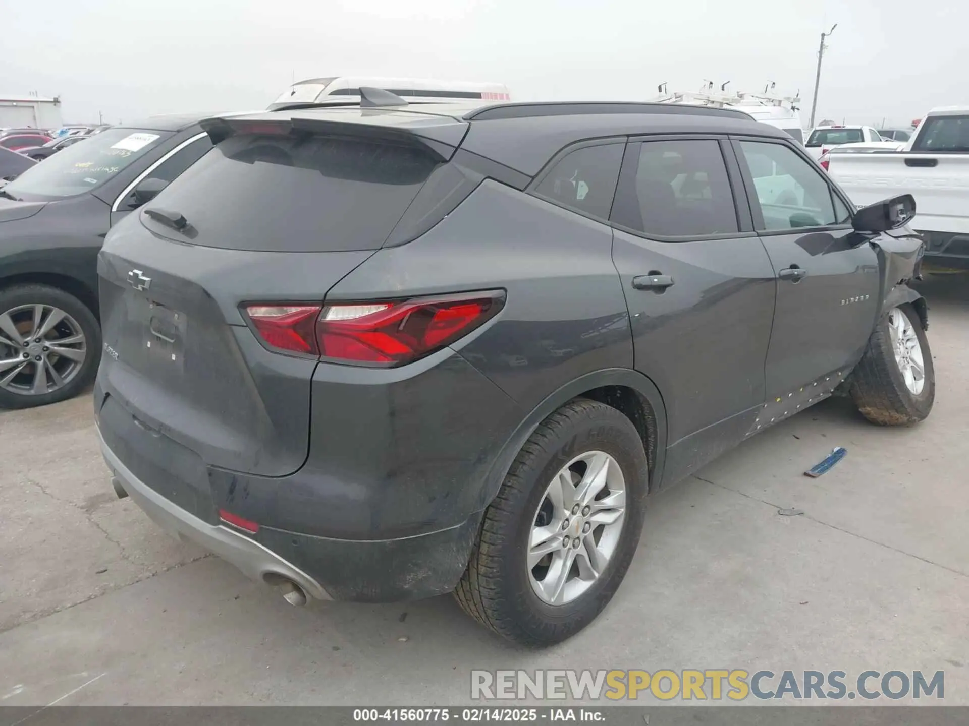 4 Photograph of a damaged car 3GNKBDRSXNS223071 CHEVROLET BLAZER 2022