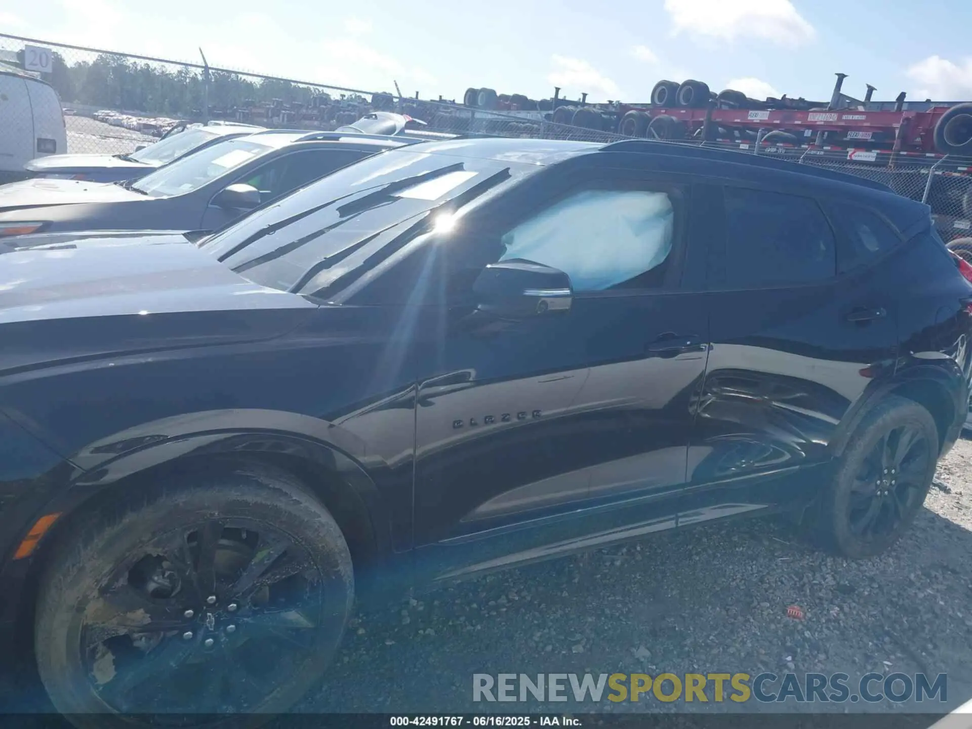 14 Photograph of a damaged car 3GNKBERS1NS235664 CHEVROLET BLAZER 2022