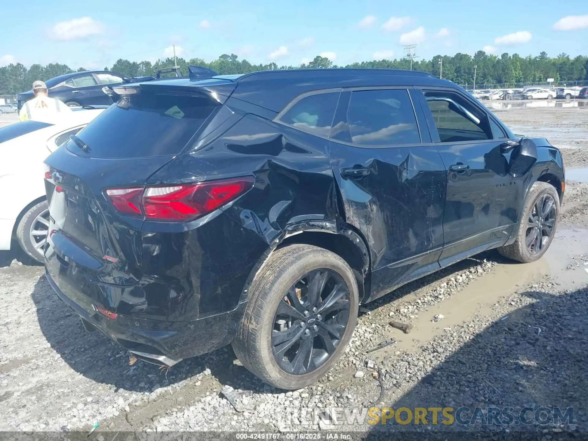 4 Photograph of a damaged car 3GNKBERS1NS235664 CHEVROLET BLAZER 2022