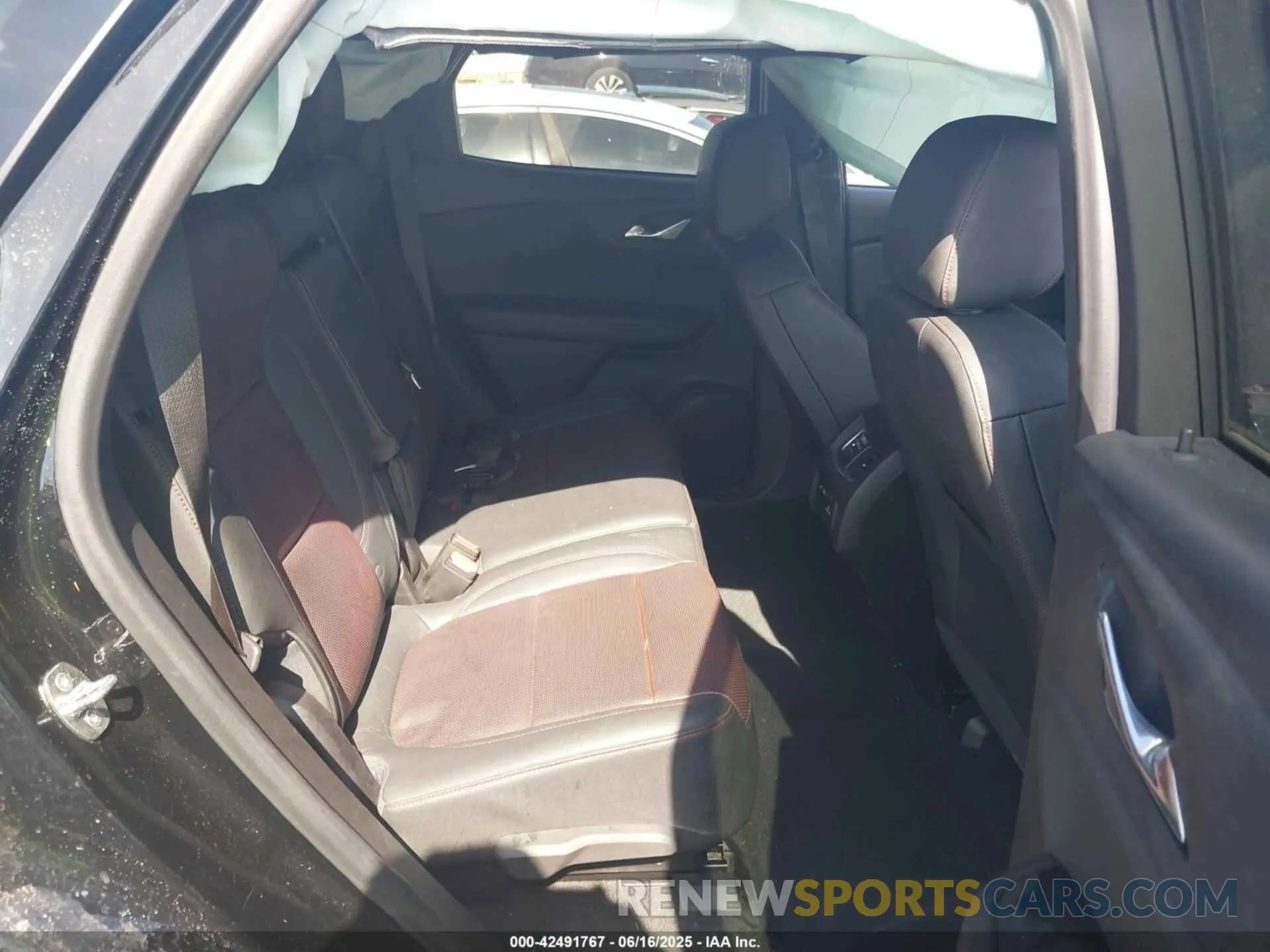 8 Photograph of a damaged car 3GNKBERS1NS235664 CHEVROLET BLAZER 2022