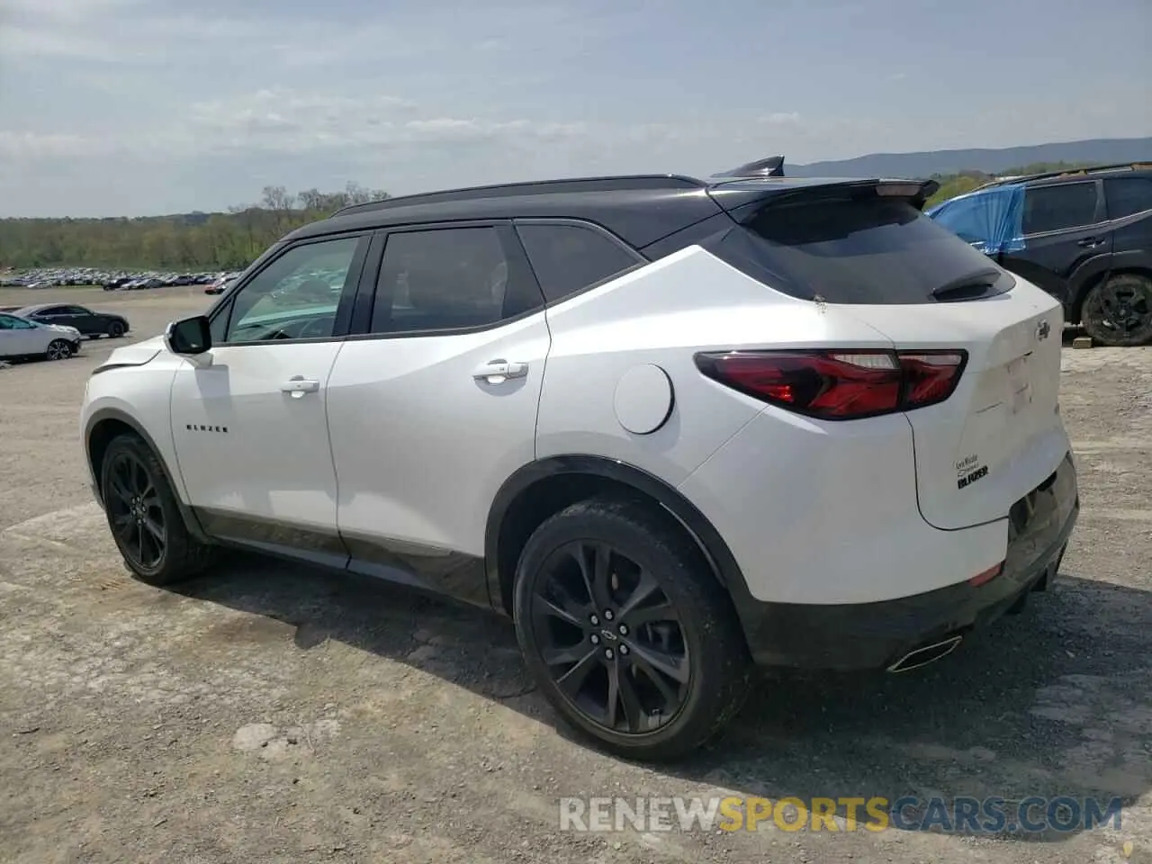 2 Photograph of a damaged car 3GNKBERS2NS232482 CHEVROLET BLAZER 2022