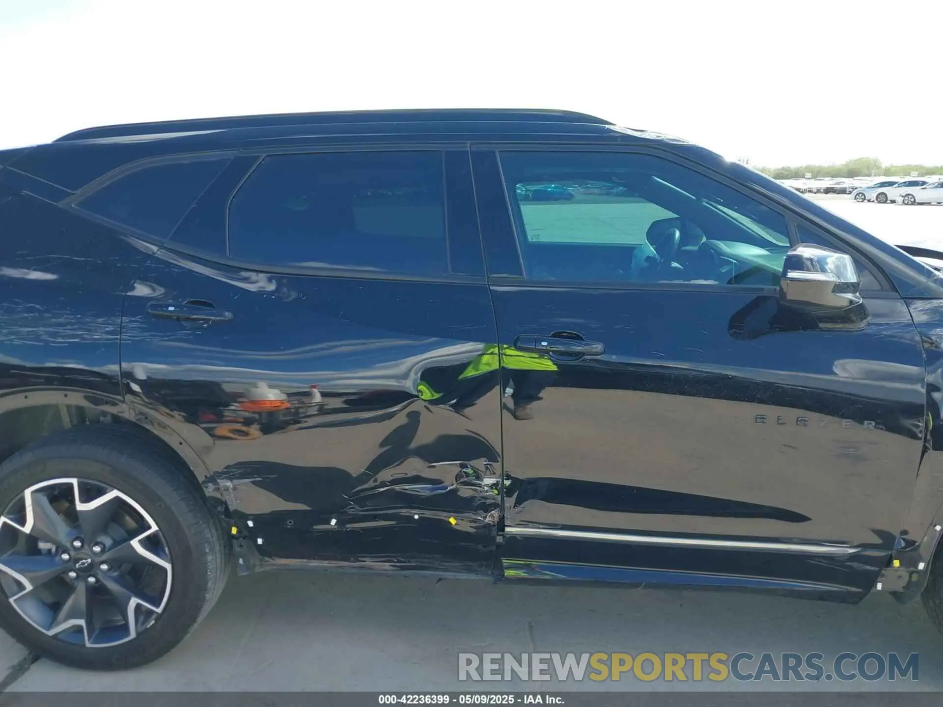 13 Photograph of a damaged car 3GNKBERS3NS201645 CHEVROLET BLAZER 2022