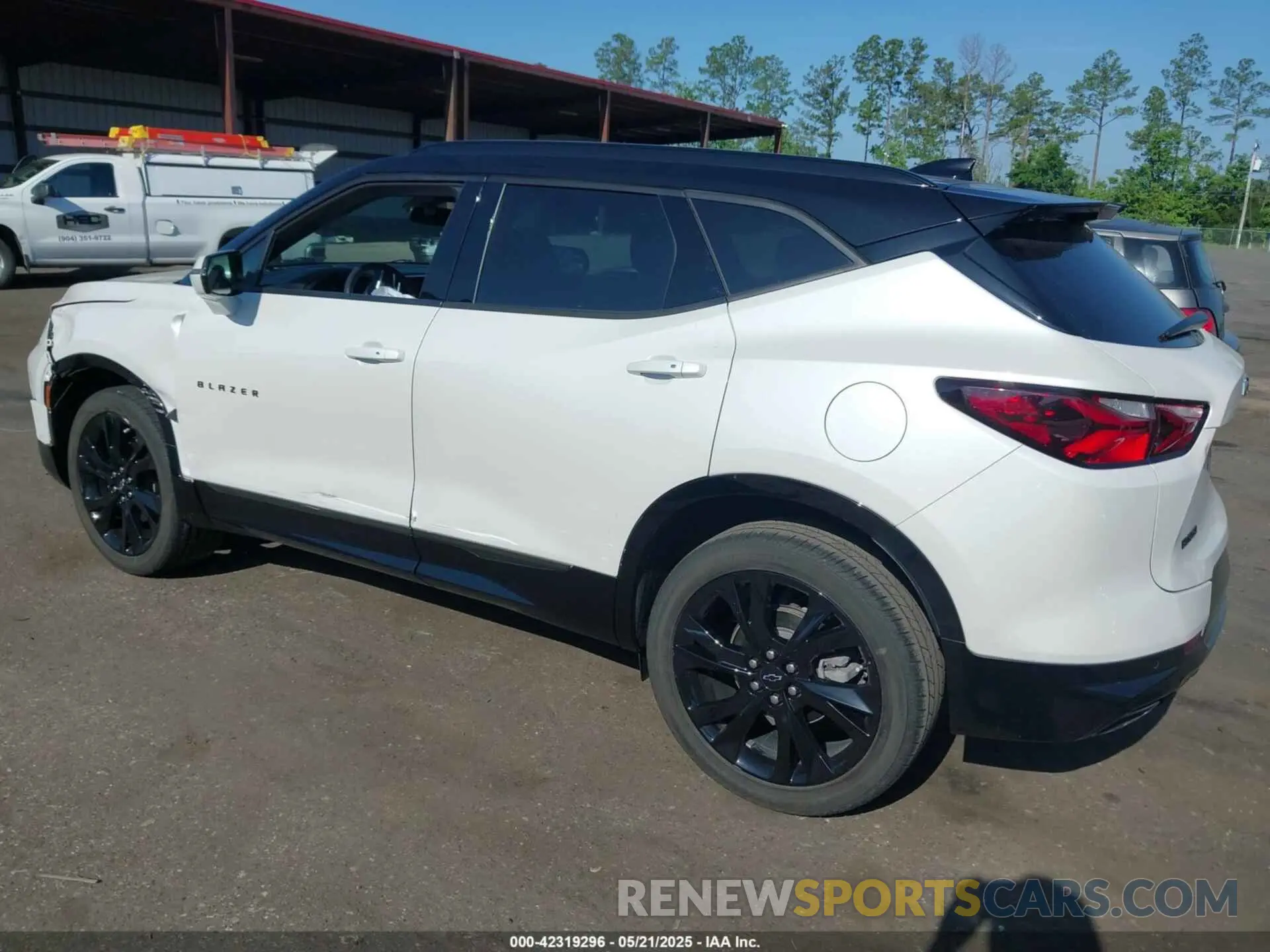 3 Photograph of a damaged car 3GNKBERS5NS218012 CHEVROLET BLAZER 2022