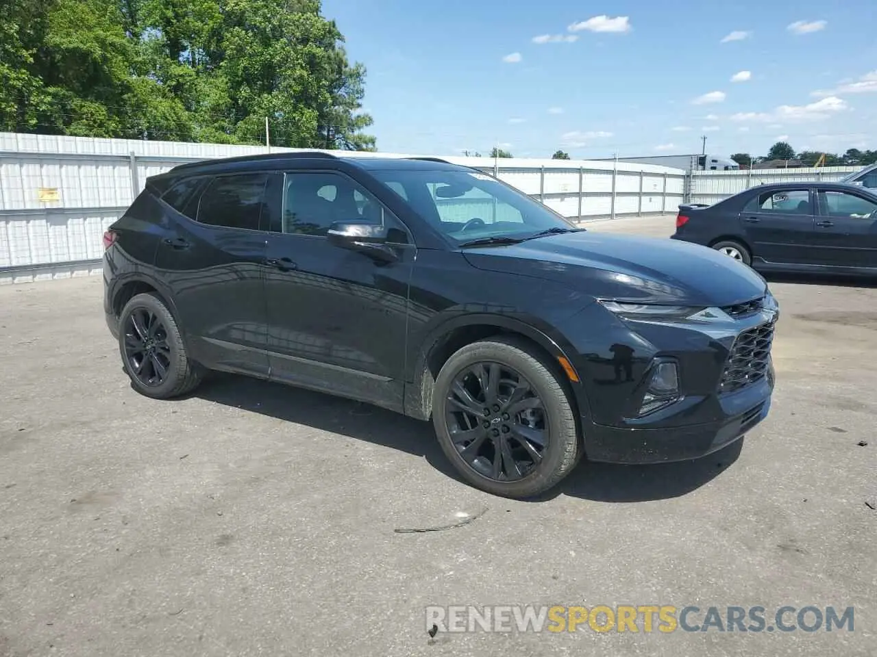 4 Photograph of a damaged car 3GNKBERS8NS139112 CHEVROLET BLAZER 2022