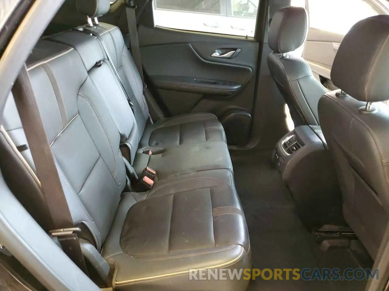 11 Photograph of a damaged car 3GNKBFRS7NS143724 CHEVROLET BLAZER 2022