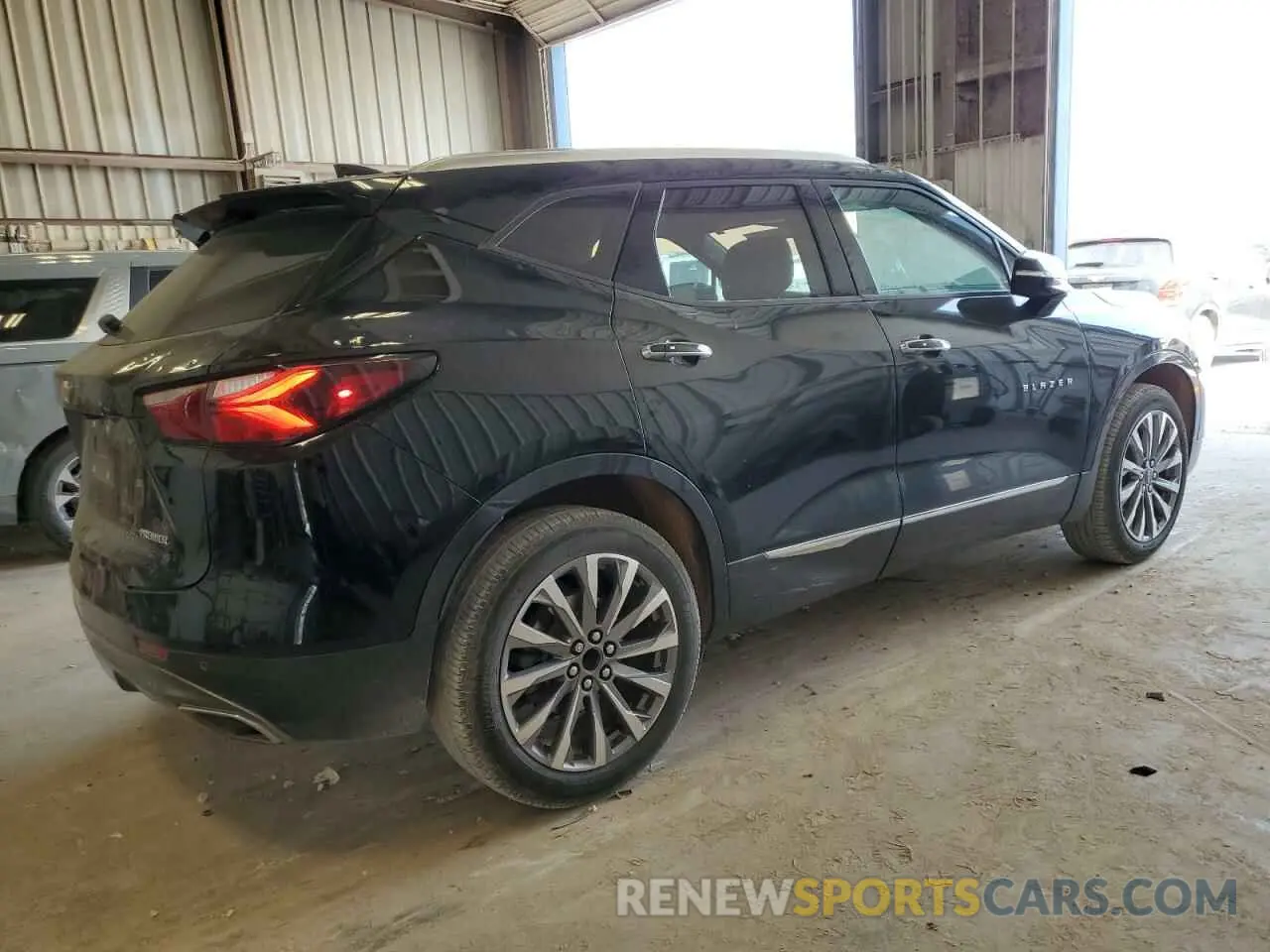 3 Photograph of a damaged car 3GNKBFRS7NS143724 CHEVROLET BLAZER 2022