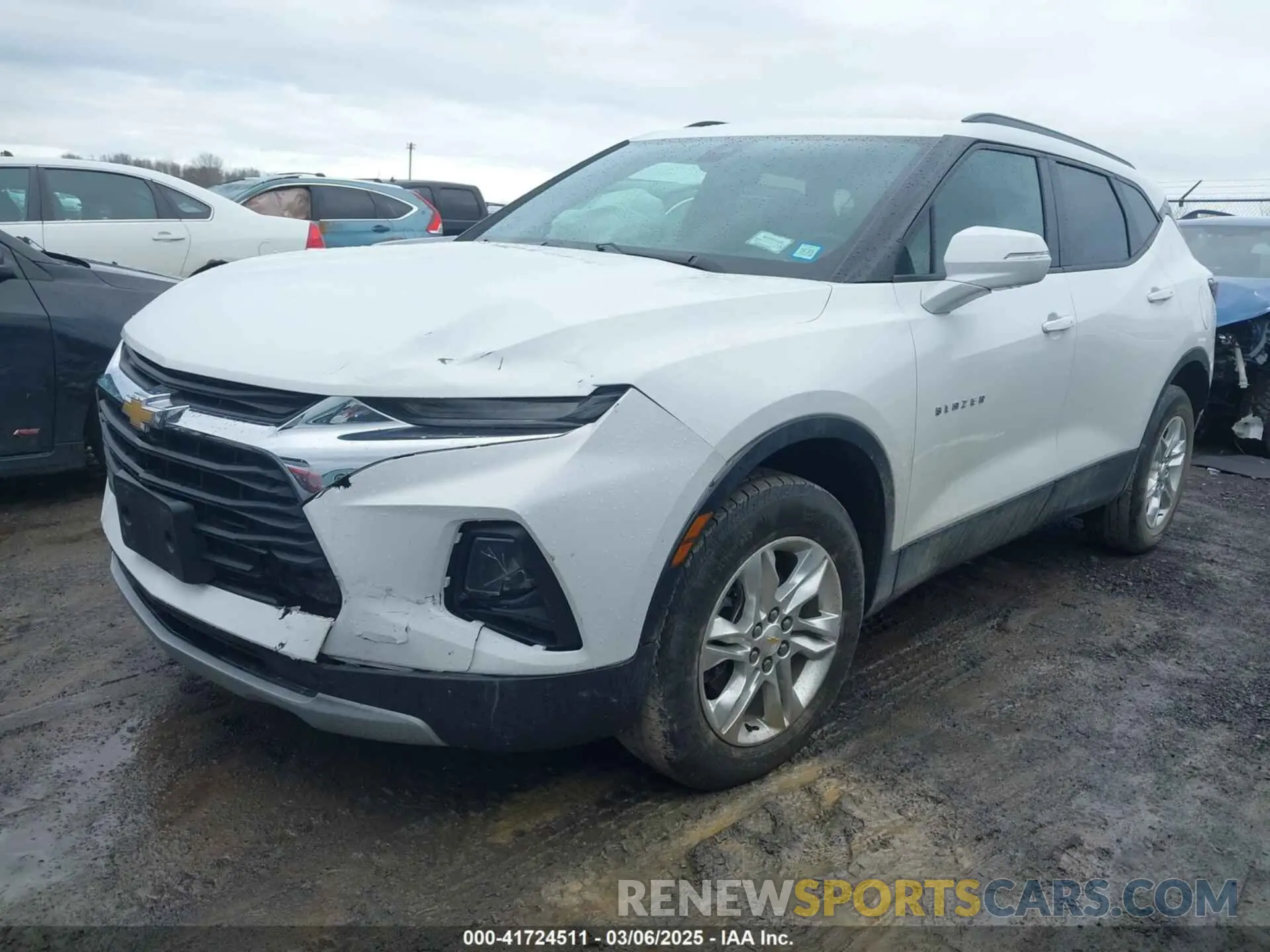 2 Photograph of a damaged car 3GNKBHR40NS129421 CHEVROLET BLAZER 2022