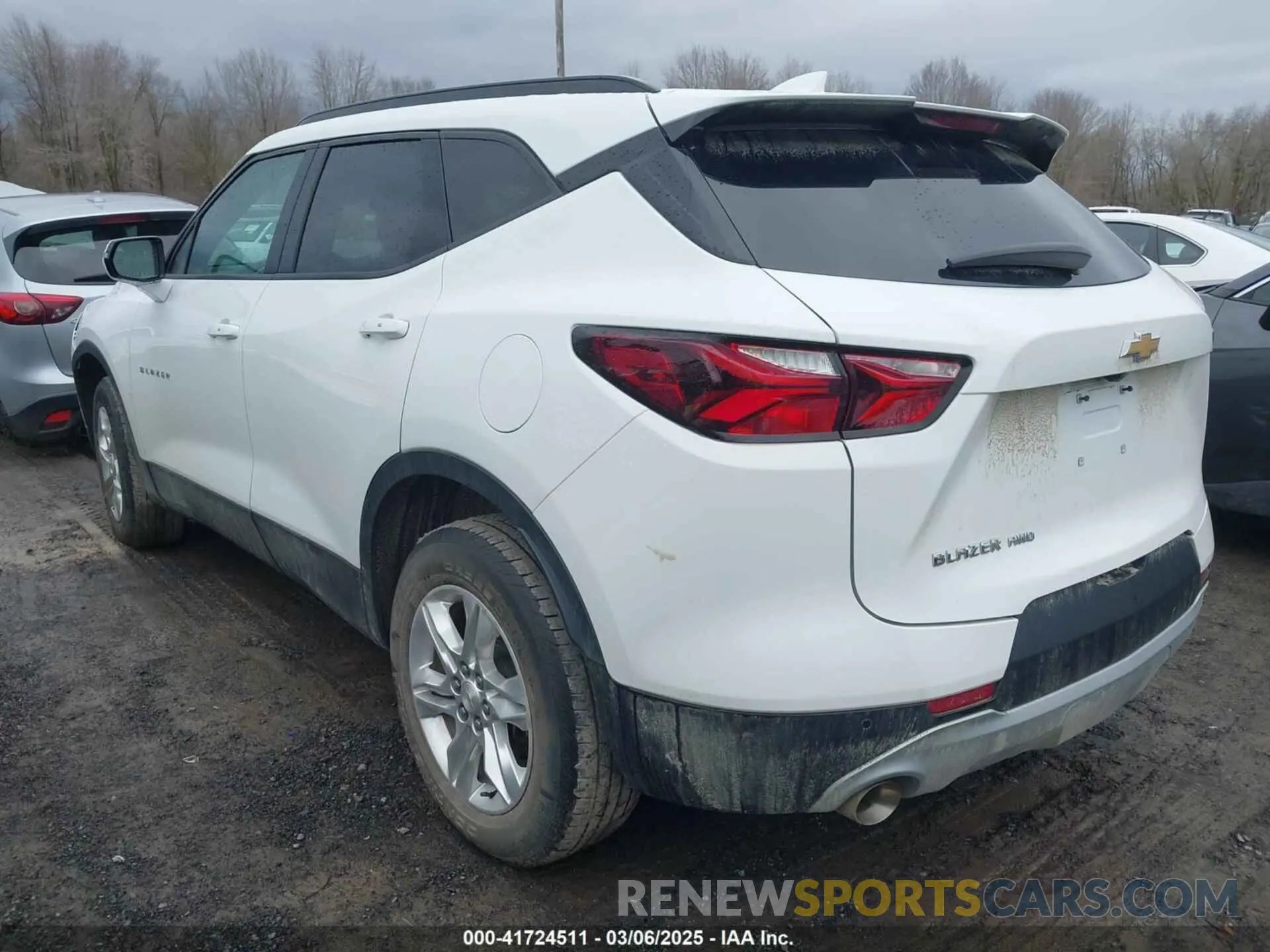 3 Photograph of a damaged car 3GNKBHR40NS129421 CHEVROLET BLAZER 2022