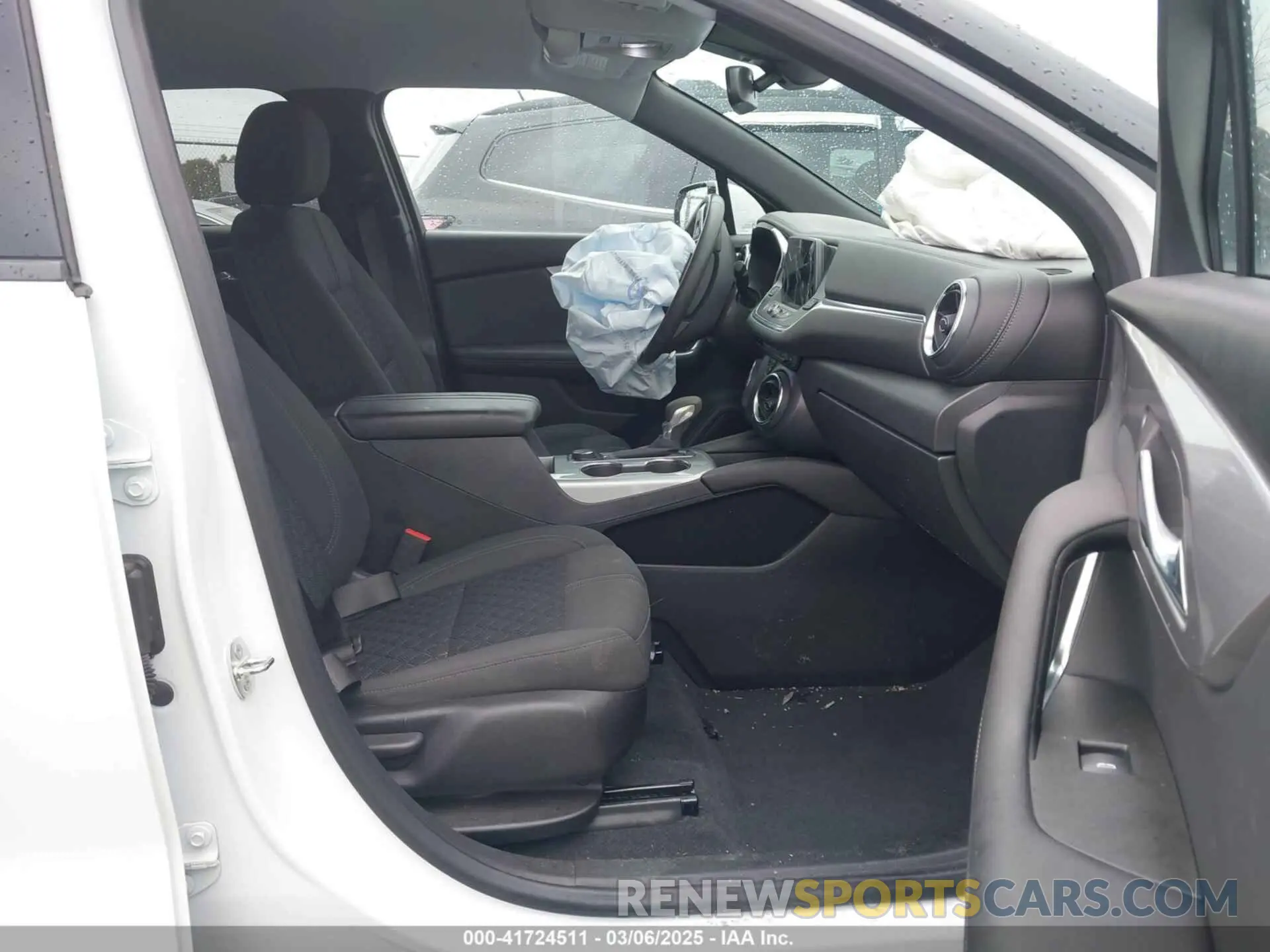 5 Photograph of a damaged car 3GNKBHR40NS129421 CHEVROLET BLAZER 2022
