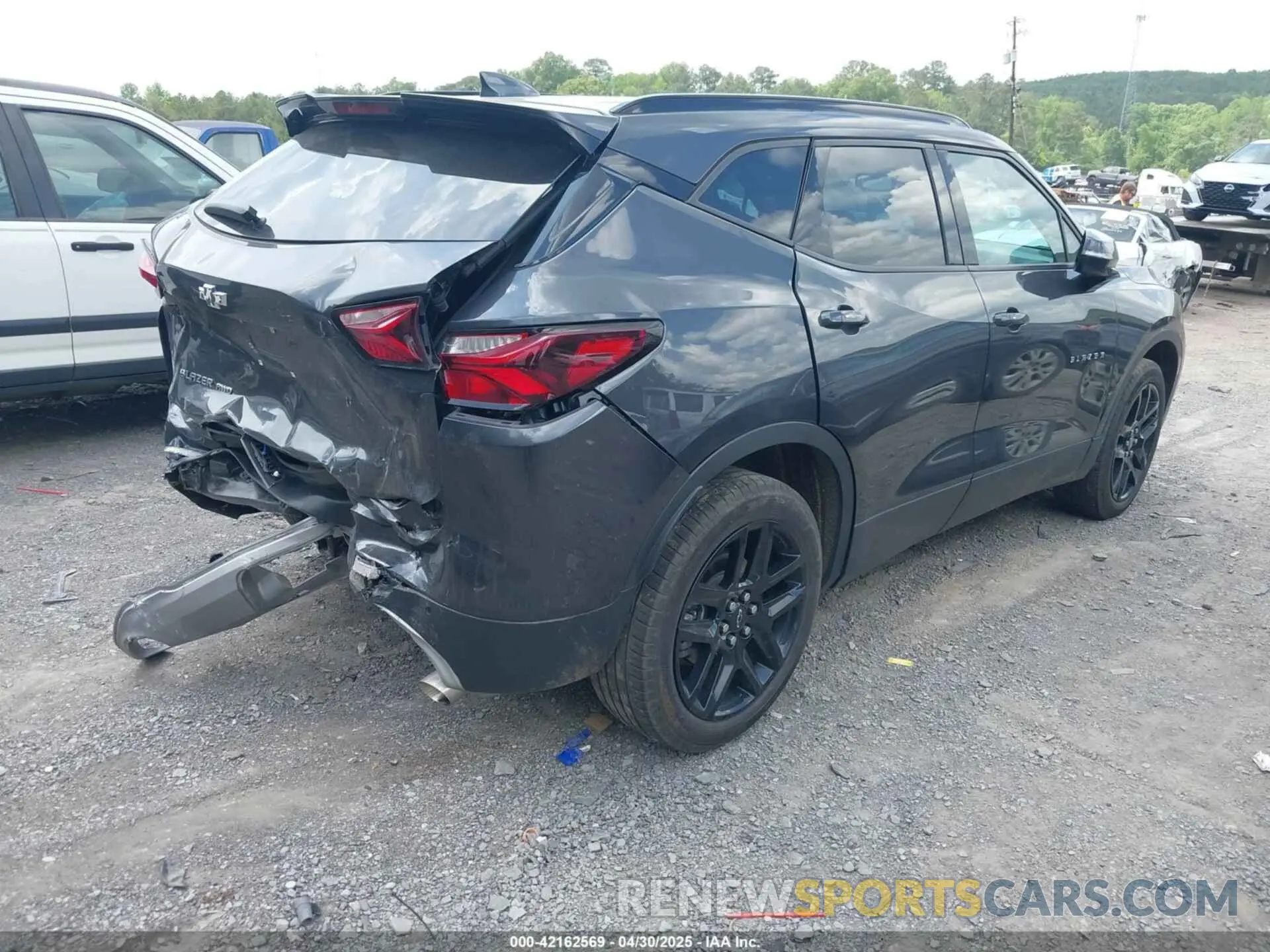4 Photograph of a damaged car 3GNKBHR41NS184430 CHEVROLET BLAZER 2022