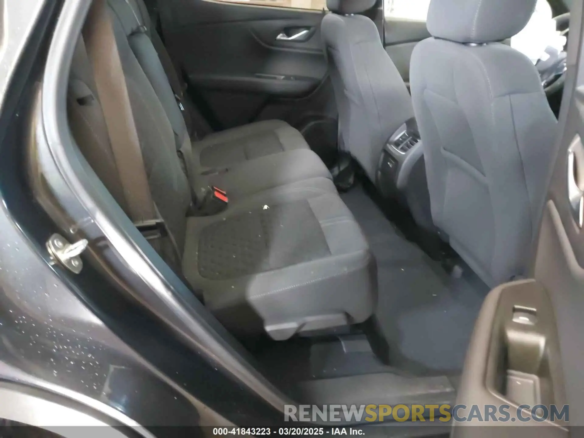 8 Photograph of a damaged car 3GNKBHR43NS118140 CHEVROLET BLAZER 2022