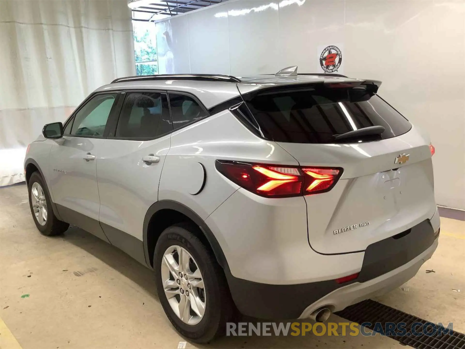4 Photograph of a damaged car 3GNKBHR43NS185983 CHEVROLET BLAZER 2022