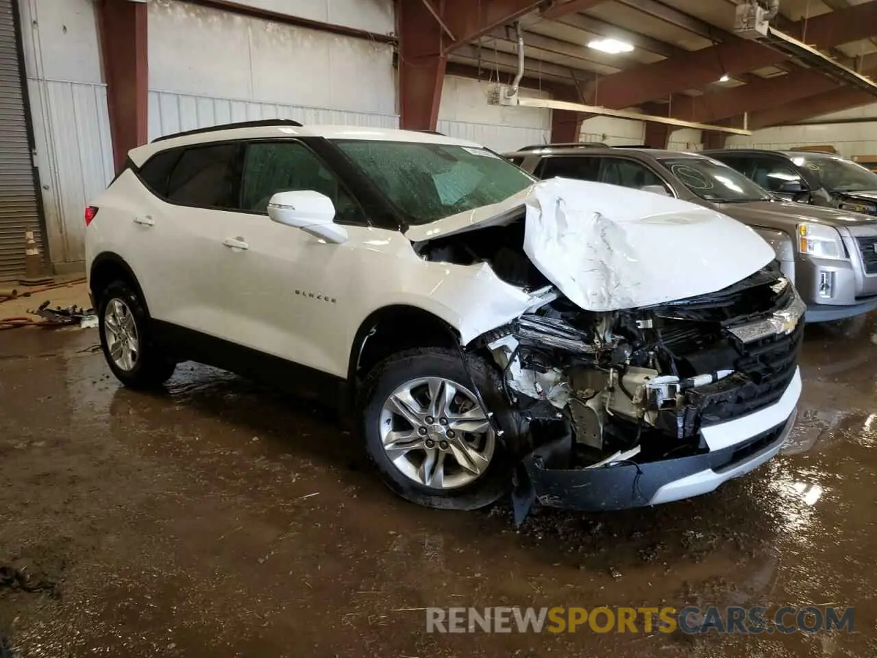 4 Photograph of a damaged car 3GNKBHR46NS115152 CHEVROLET BLAZER 2022
