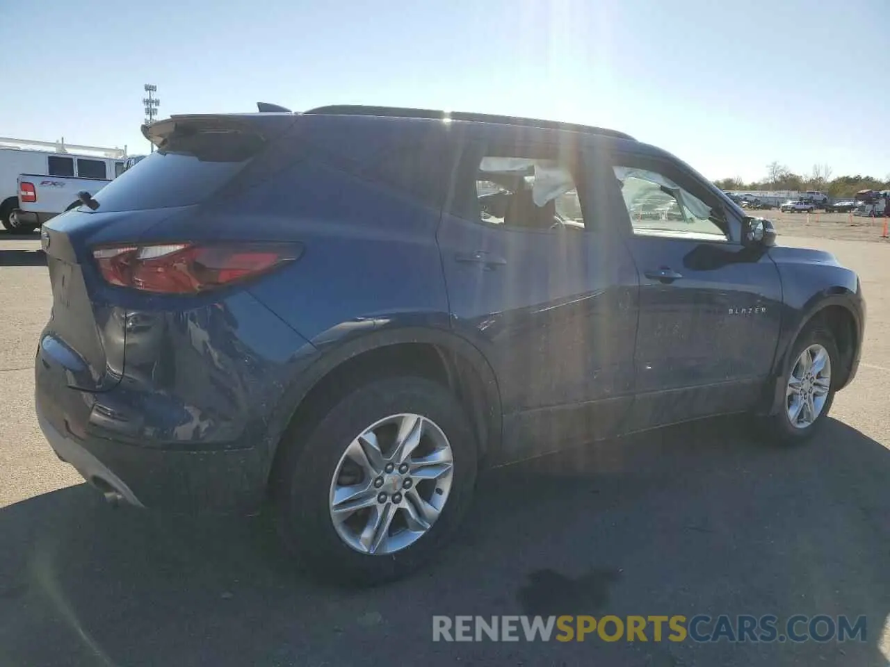 3 Photograph of a damaged car 3GNKBHR46NS137295 CHEVROLET BLAZER 2022