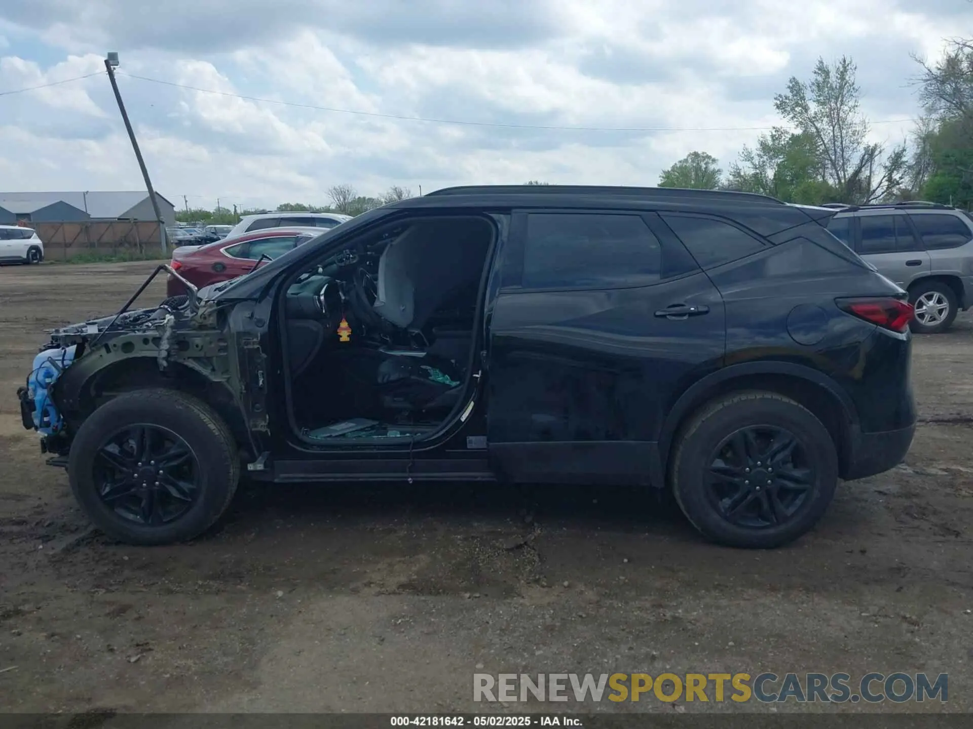13 Photograph of a damaged car 3GNKBHR47NS136060 CHEVROLET BLAZER 2022