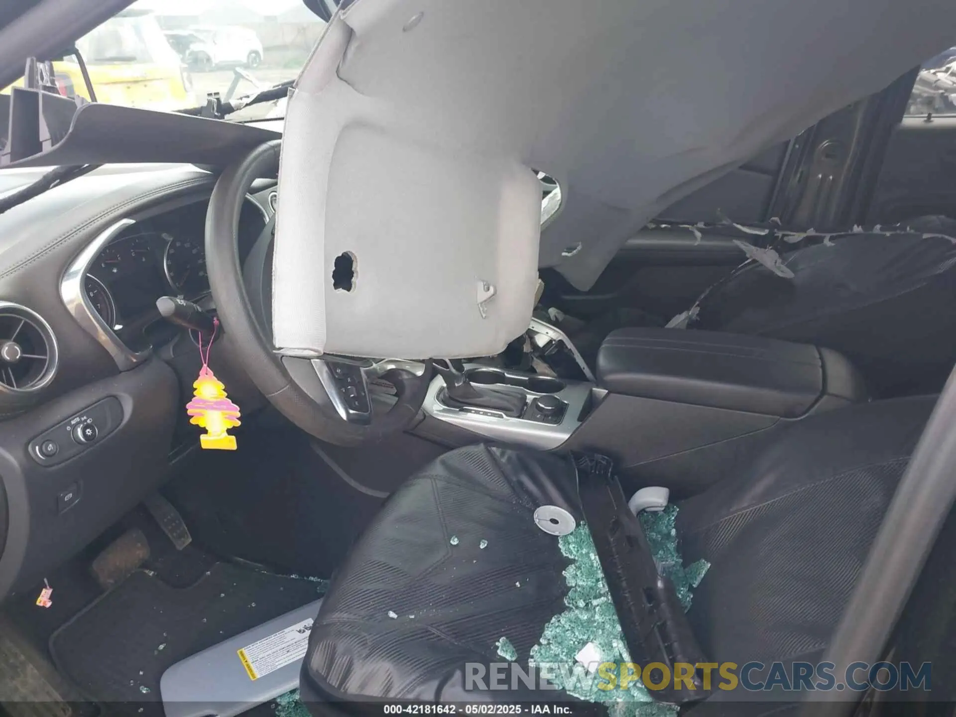 5 Photograph of a damaged car 3GNKBHR47NS136060 CHEVROLET BLAZER 2022